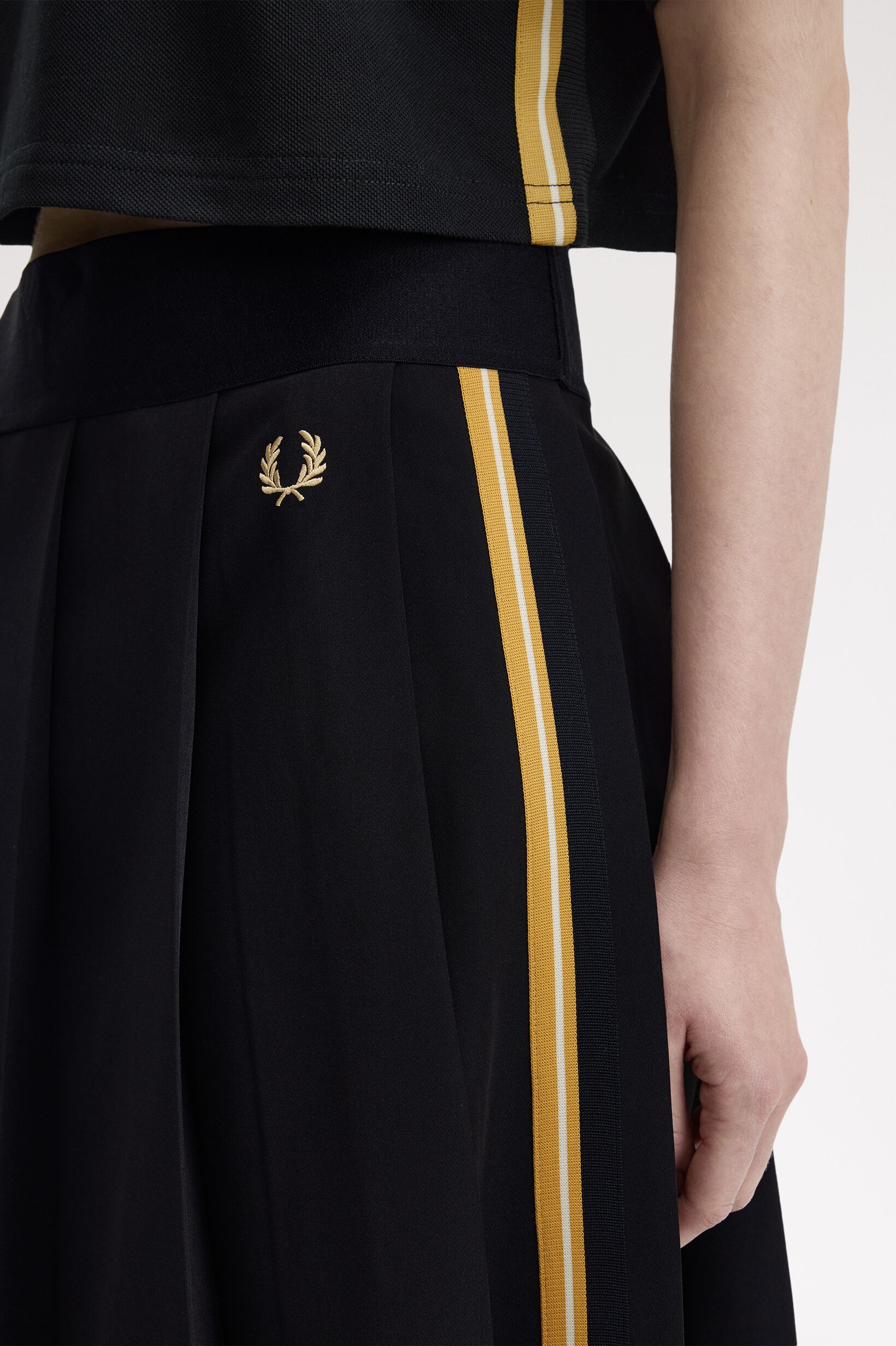 FRED PERRY 「Tape Detail Pleated Midi Skirt／テープディテールプリーツミディスカート」|スカート|