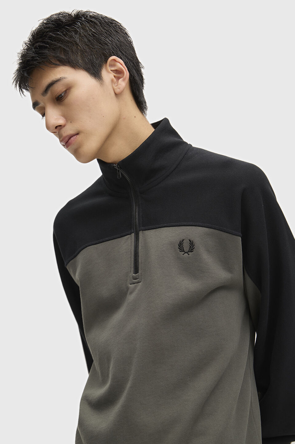 FRED PERRY 「FRED PERRY／Colour Block Half Zip Sweatshirt／カラーブロックハーフジップスウェット」|スウェット・ジャージ|