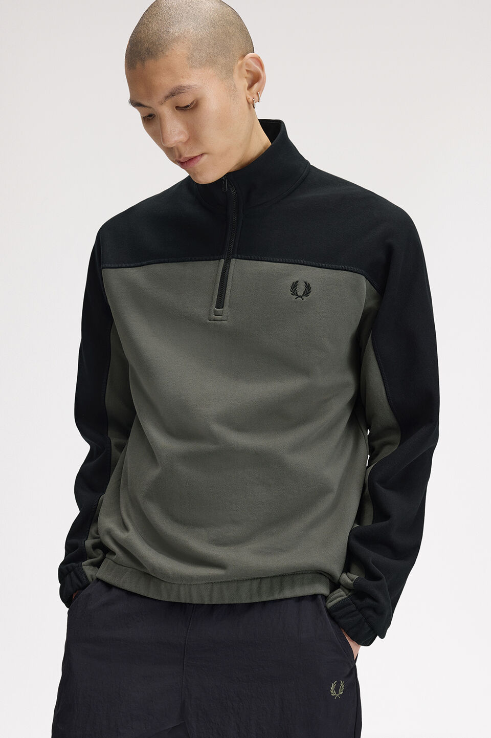 FRED PERRY 「FRED PERRY／Colour Block Half Zip Sweatshirt／カラーブロックハーフジップスウェット」|スウェット・ジャージ|