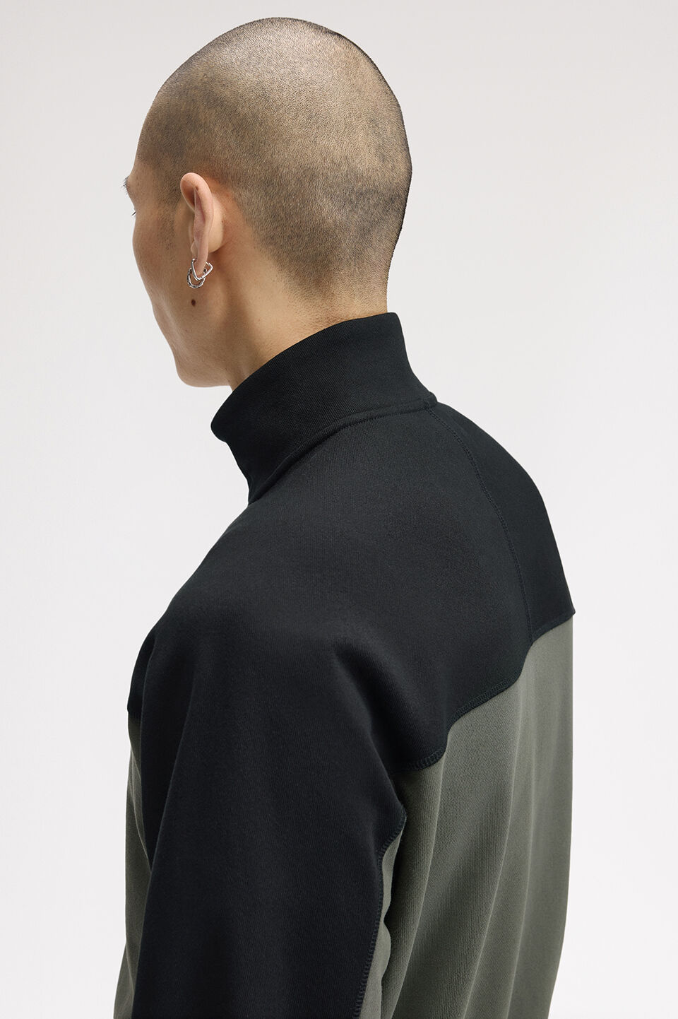 FRED PERRY 「FRED PERRY／Colour Block Half Zip Sweatshirt／カラーブロックハーフジップスウェット」|スウェット・ジャージ|