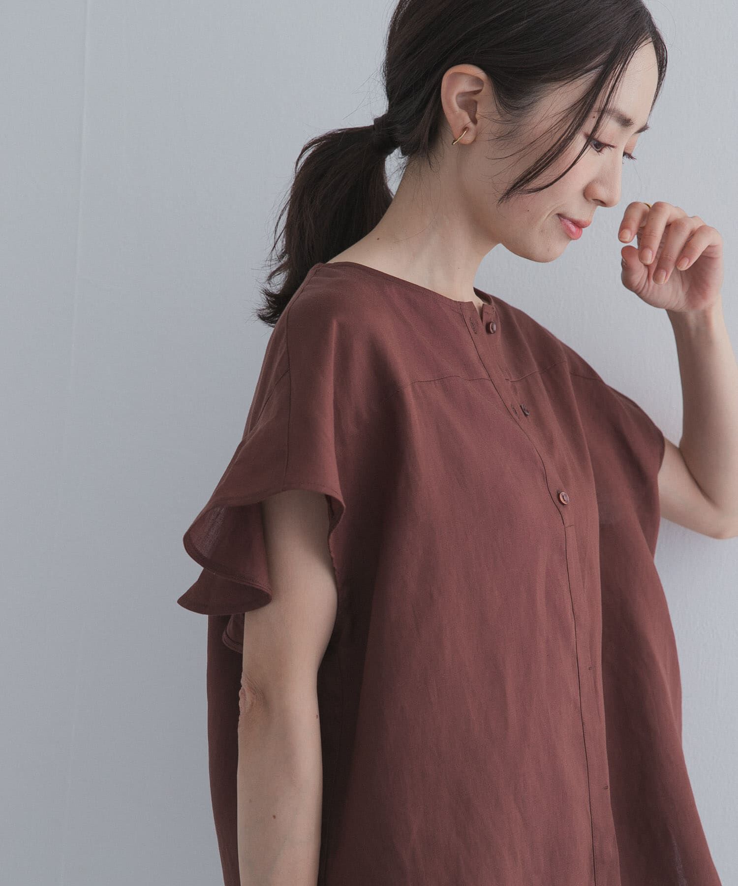 URBAN RESEARCH DOORS「バックフリルスリーブブラウス」|シャツ・ブラウス|ブラウン