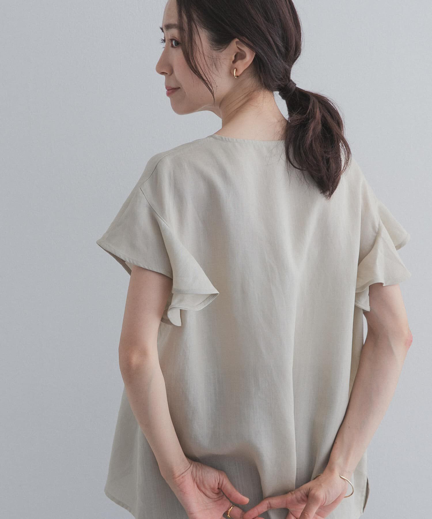URBAN RESEARCH DOORS「バックフリルスリーブブラウス」|シャツ・ブラウス|