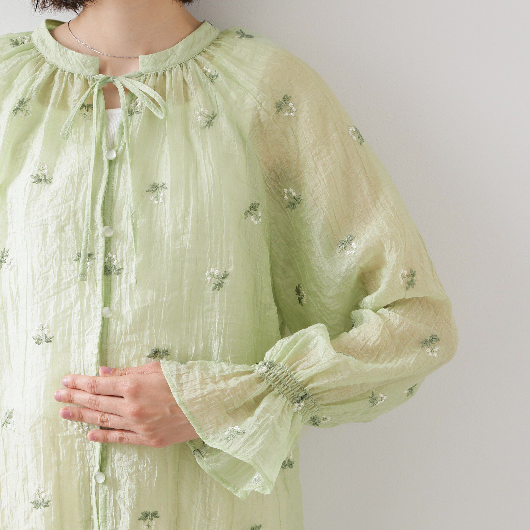 THE SHOP TK「華やぎを添える 花柄刺繍ブラウス」|シャツ・ブラウス|