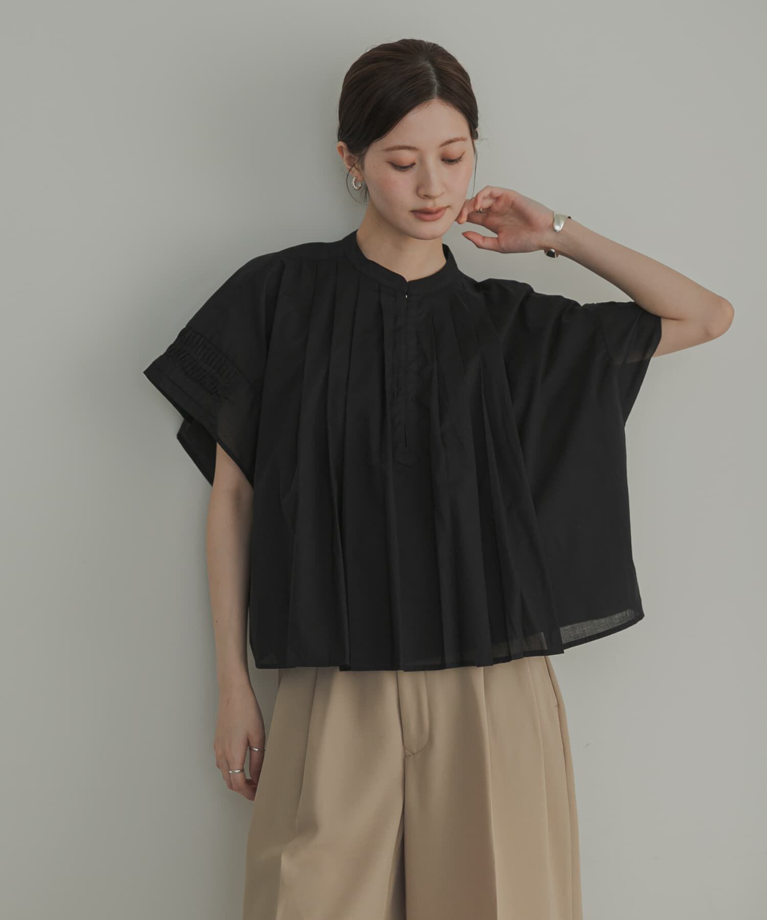 URBAN RESEARCH「ハーフスリーブタックショートシャツ」|シャツ・ブラウス|