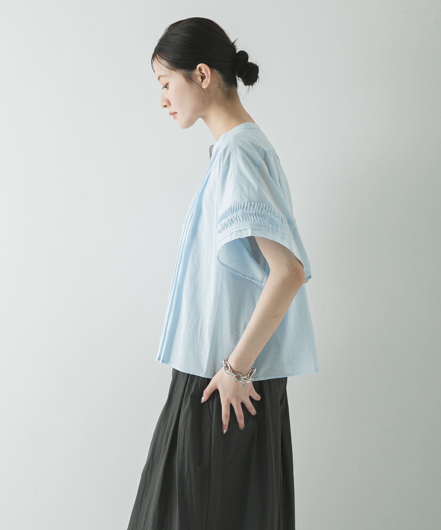 URBAN RESEARCH「ハーフスリーブタックショートシャツ」|シャツ・ブラウス|
