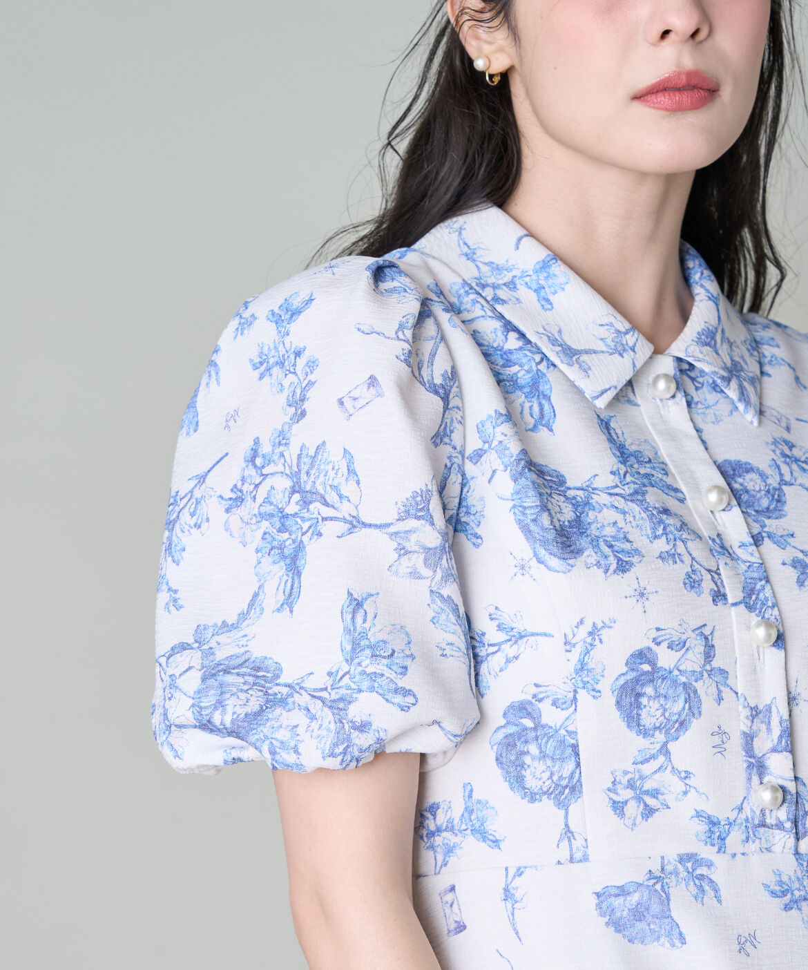 Maglie le cassetto「《M Maglie le cassetto》トワルドジュイ風ワンピース｜トワル柄で華やぐ夏」|ワンピース|