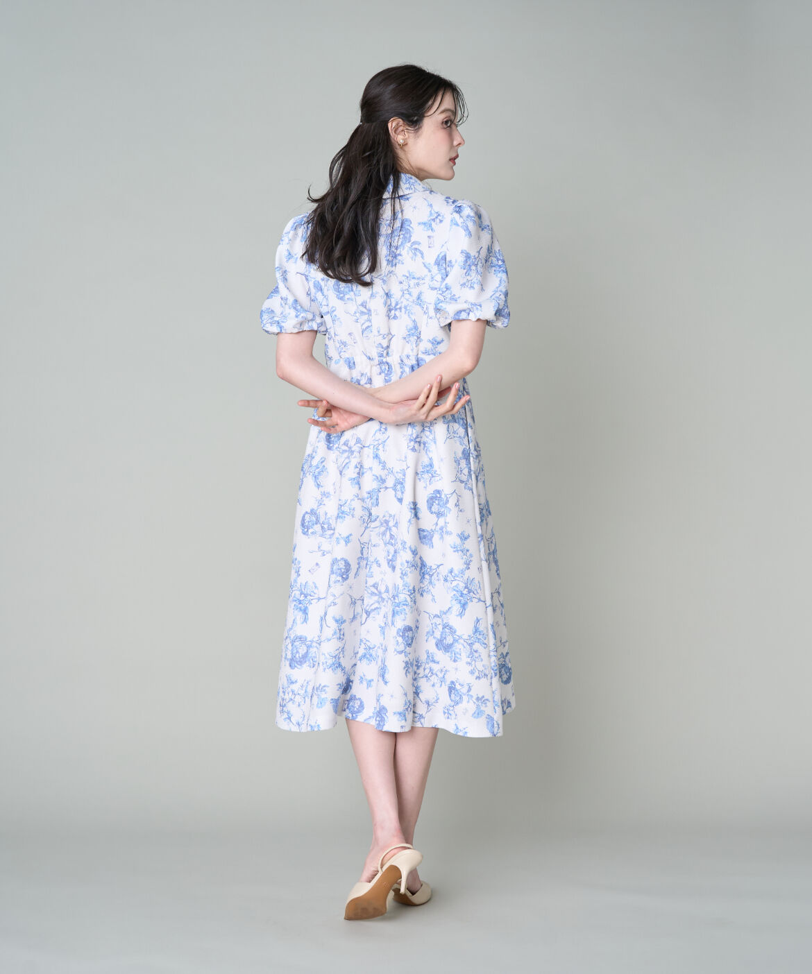 Maglie le cassetto「《M Maglie le cassetto》トワルドジュイ風ワンピース｜トワル柄で華やぐ夏」|ワンピース|
