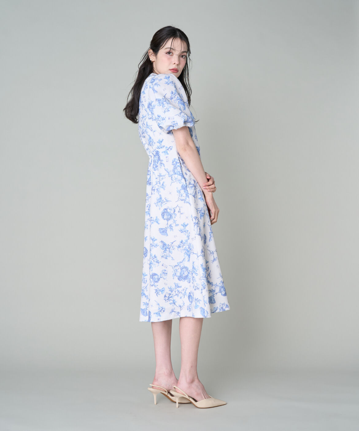 Maglie le cassetto「《M Maglie le cassetto》トワルドジュイ風ワンピース｜トワル柄で華やぐ夏」|ワンピース|
