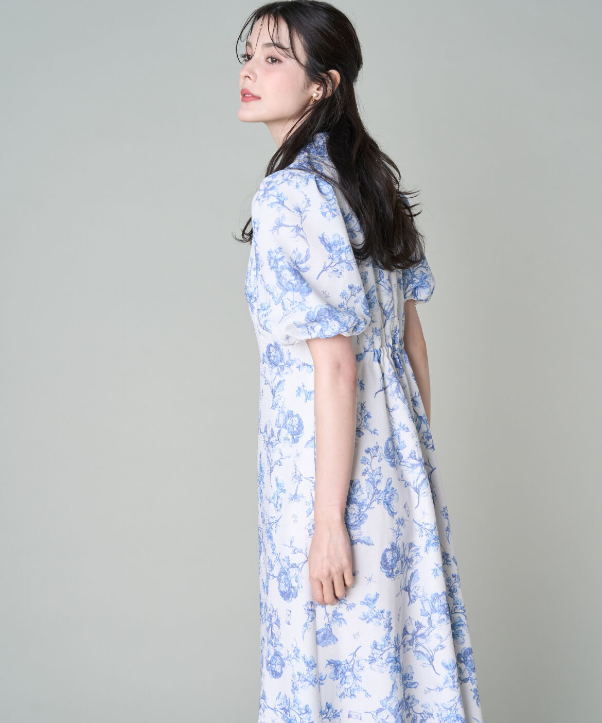 Maglie le cassetto「《M Maglie le cassetto》トワルドジュイ風ワンピース｜トワル柄で華やぐ夏」|ワンピース|
