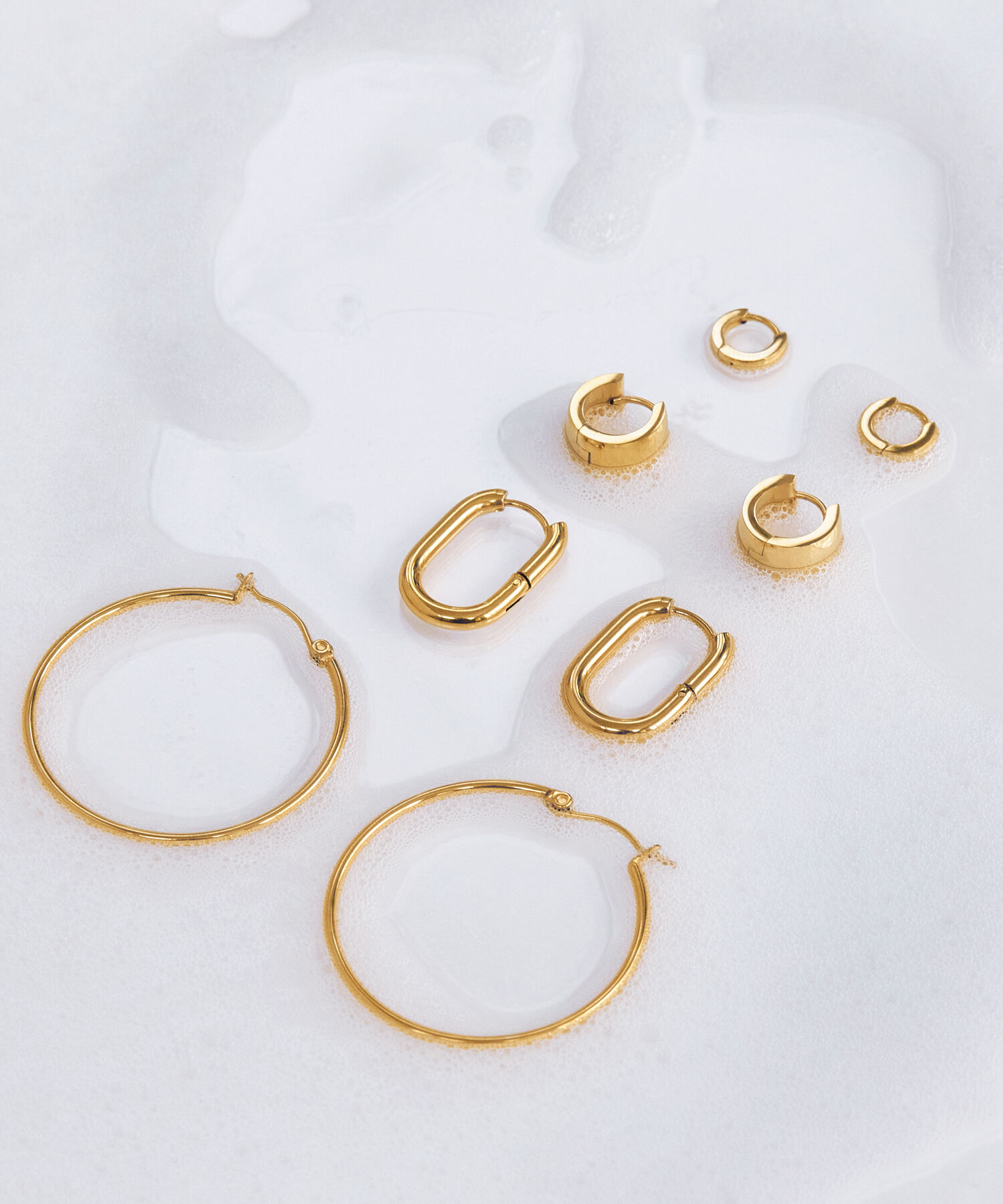 Phoebe「【金属アレルギー対応】ワンタッチメタルフープミニピアス　ゴールド/サージカルステンレス」|ピアス|