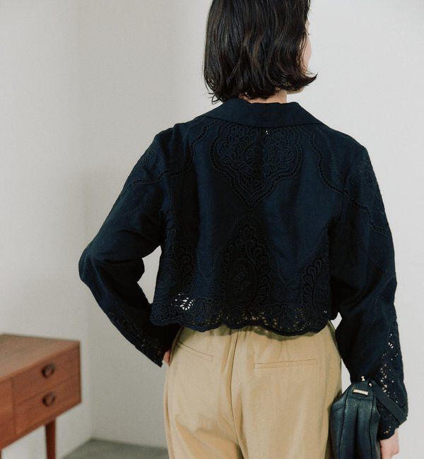  「【繊細なカットワーク刺繍が華やかさを演出】カットワークショートジャケット」|テーラードジャケット|