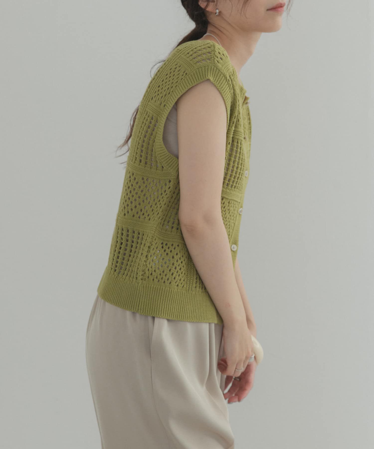 URBAN RESEARCH DOORS「『WEB限定』2WAYクロシェノースリーブニット」|ニット・セーター|