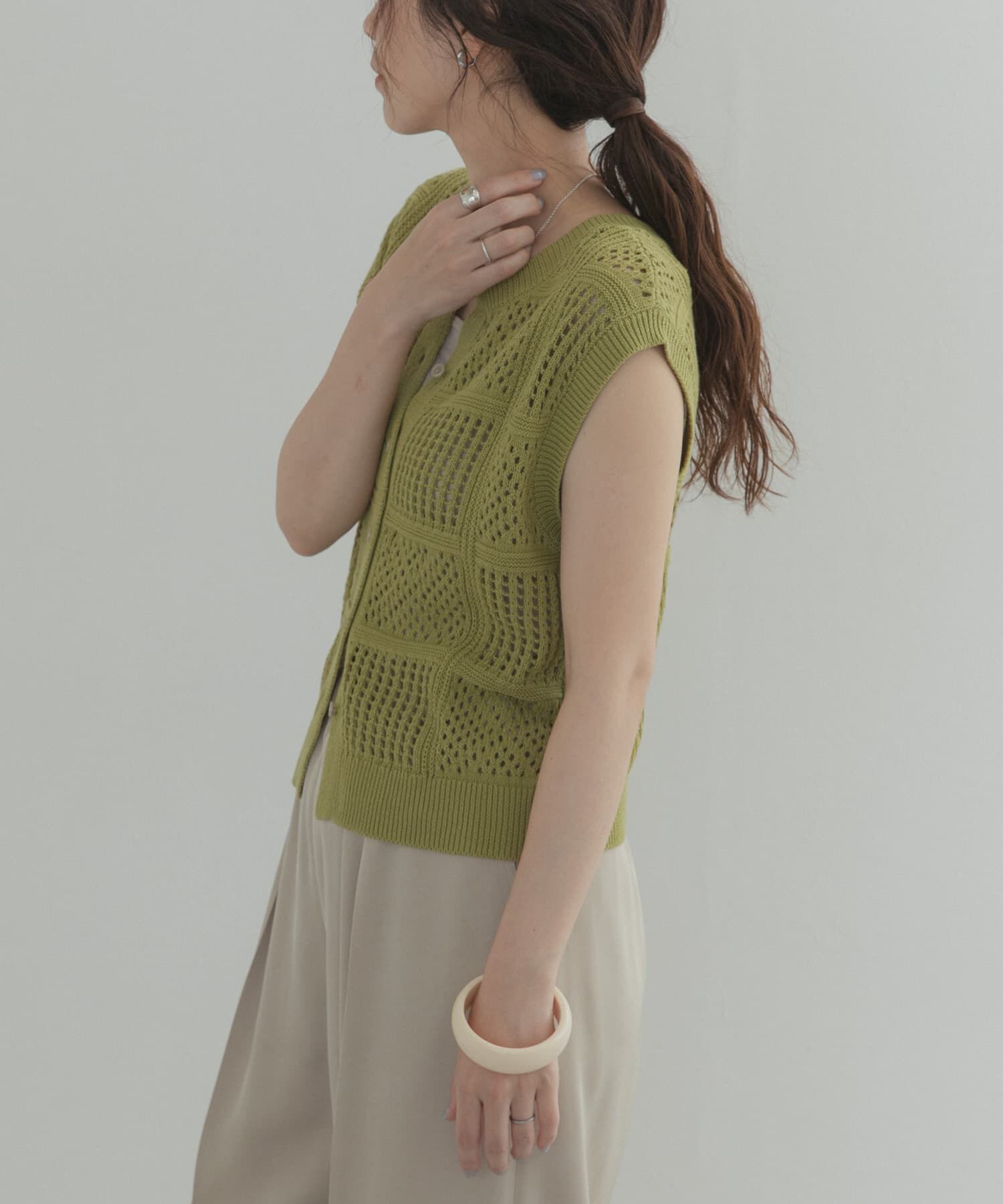 URBAN RESEARCH DOORS「『WEB限定』2WAYクロシェノースリーブニット」|ニット・セーター|