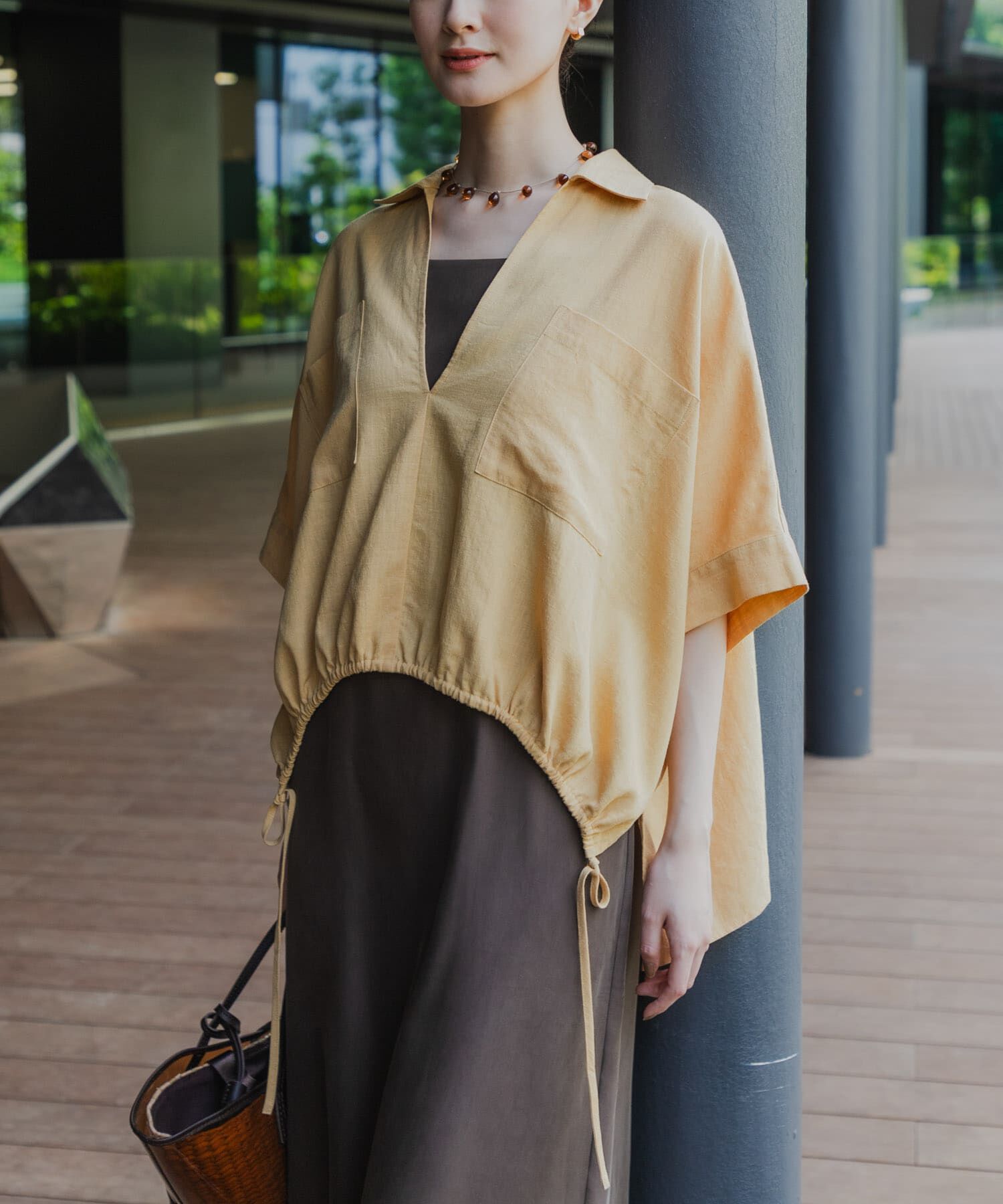 URBAN RESEARCH「ラミーレーヨンハーフスリーブギャザーヘムシャツ」|シャツ・ブラウス|