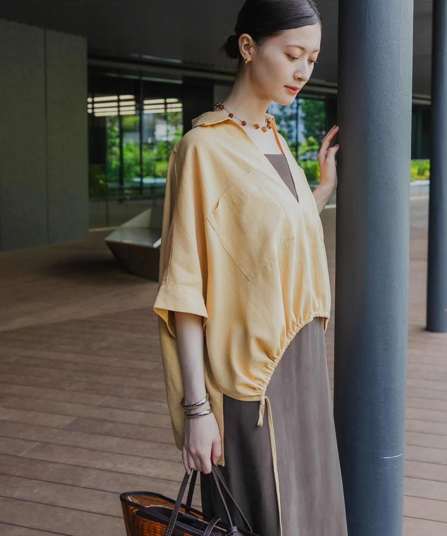 URBAN RESEARCH「ラミーレーヨンハーフスリーブギャザーヘムシャツ」|シャツ・ブラウス|
