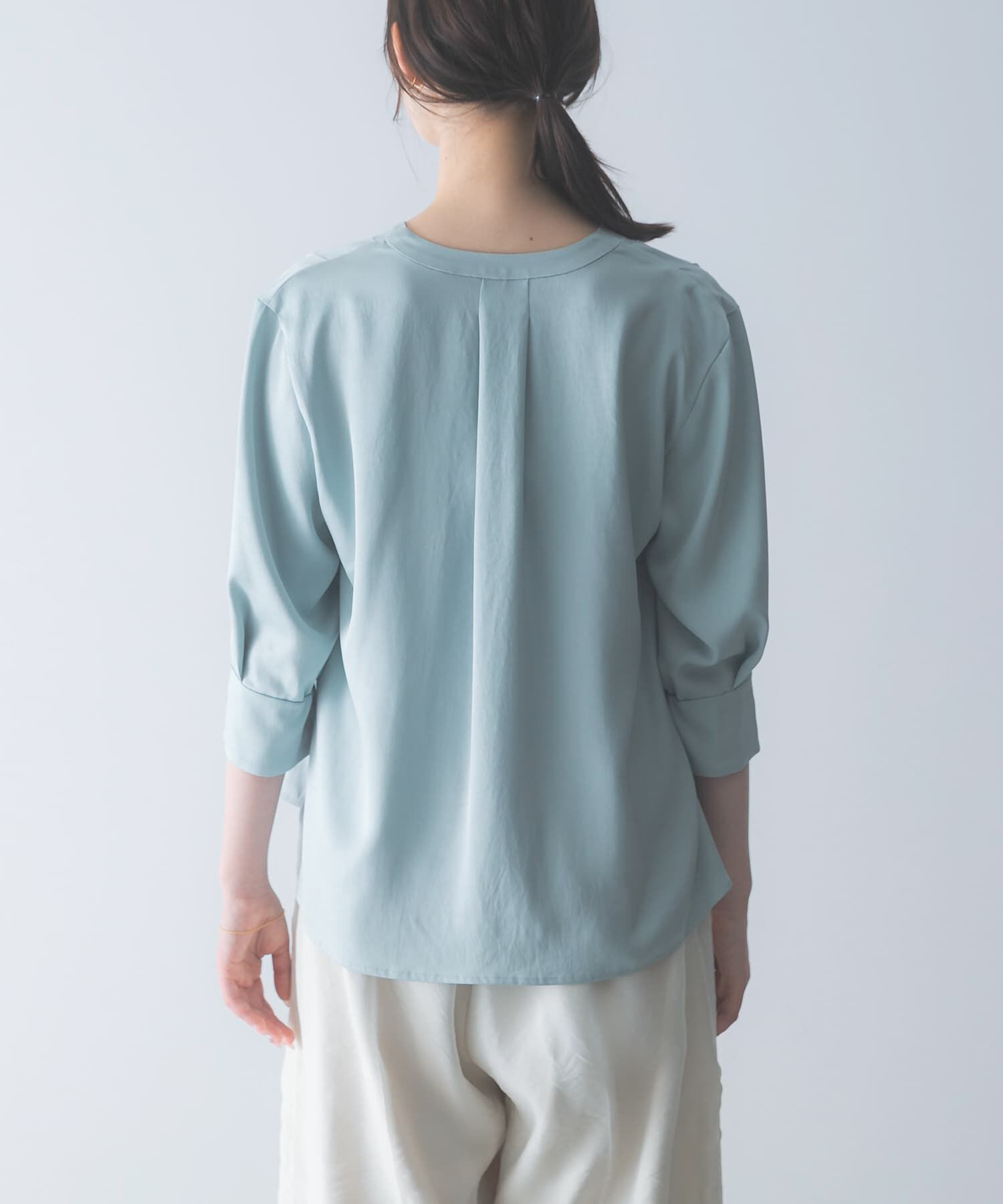 URBAN RESEARCH ROSSO「シルキーツイルVネックブラウス」|シャツ・ブラウス|