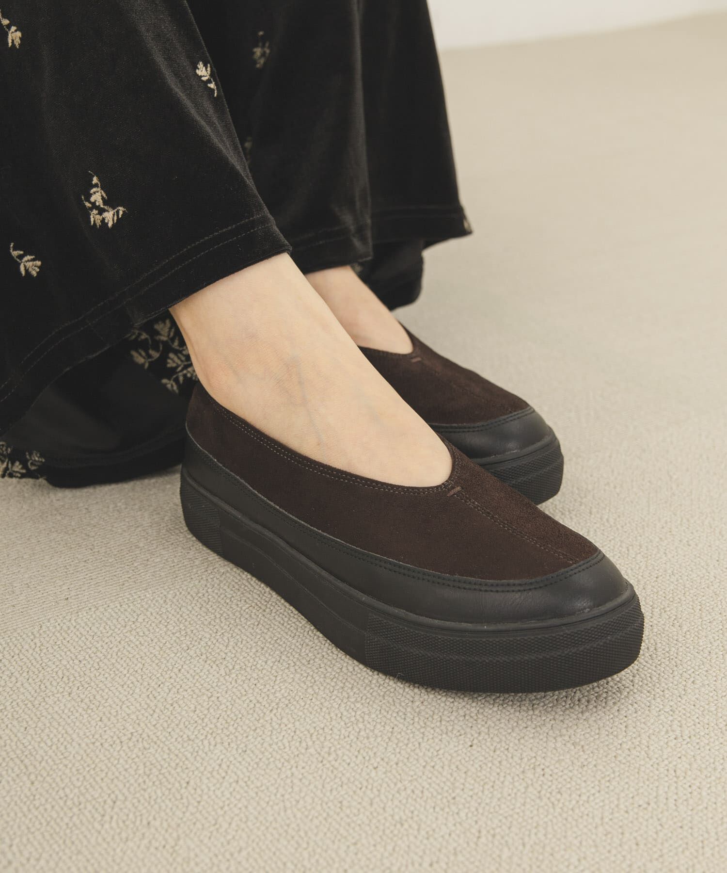  「Vカットフラットスリッポン」|スリッポン|