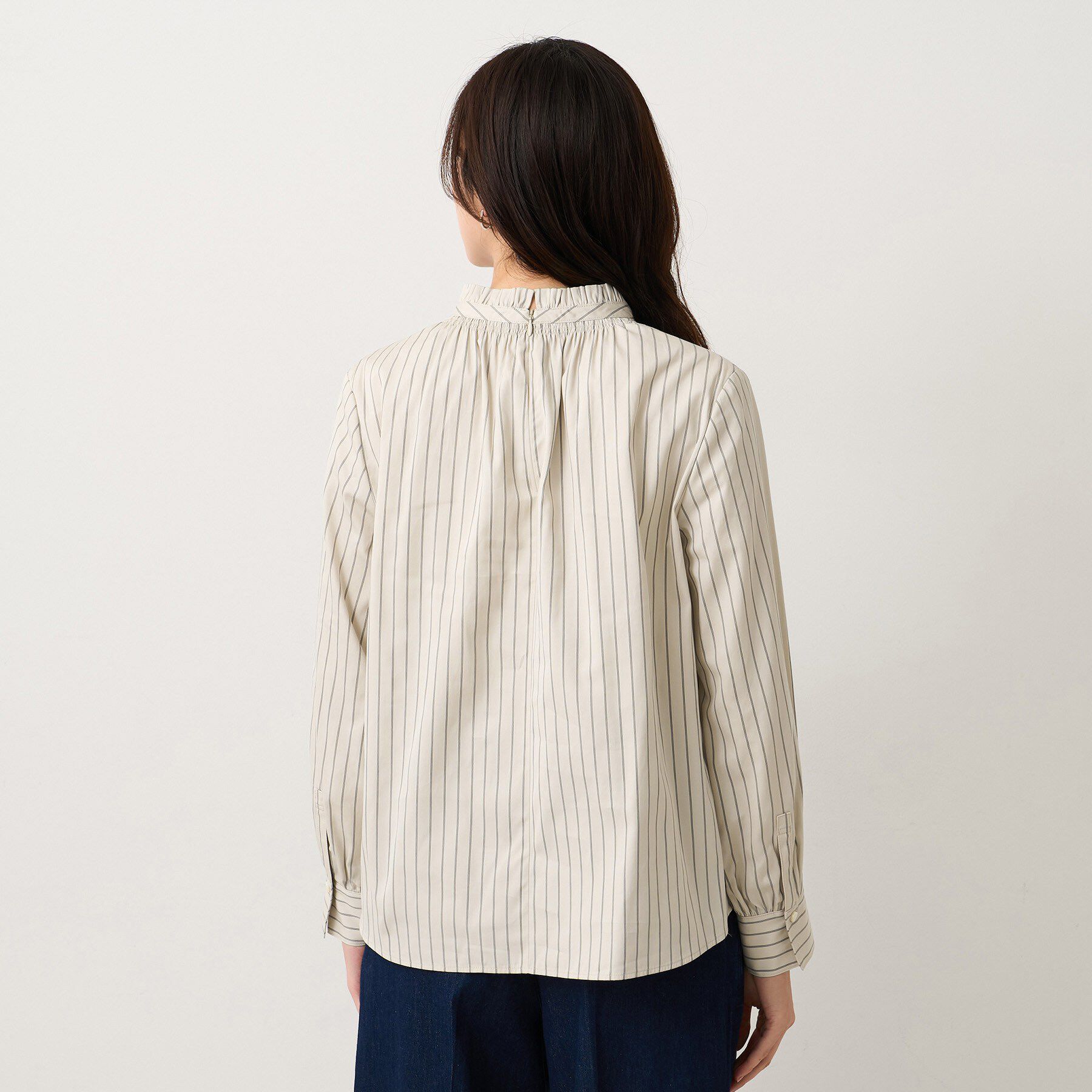 UNTITLED「【コットン100/洗える】シャーリングフリルネックブラウス」|シャツ・ブラウス|
