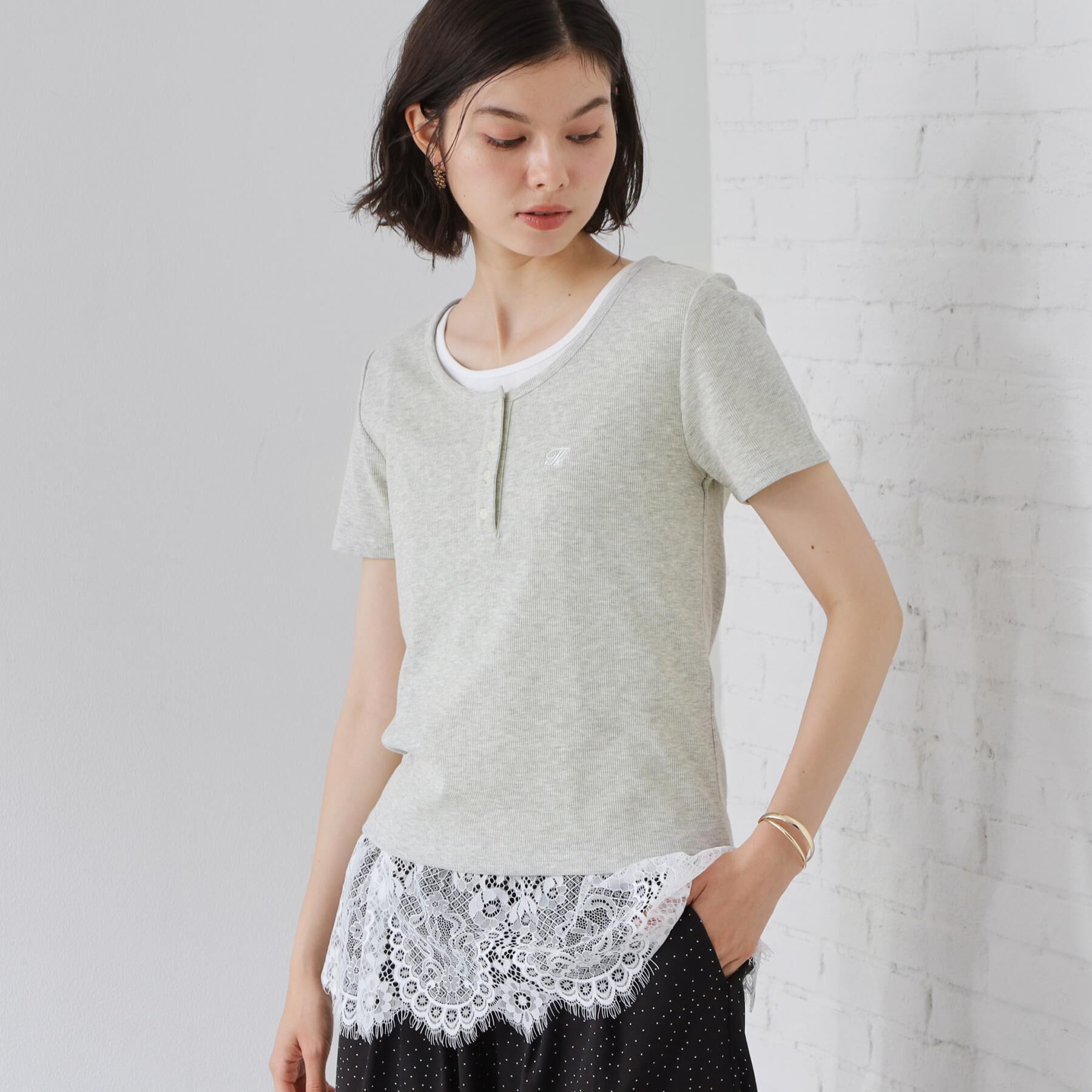 THE SHOP TK「ヘンリーネック ワンポイント刺繍トップス」|Tシャツ・カットソー|