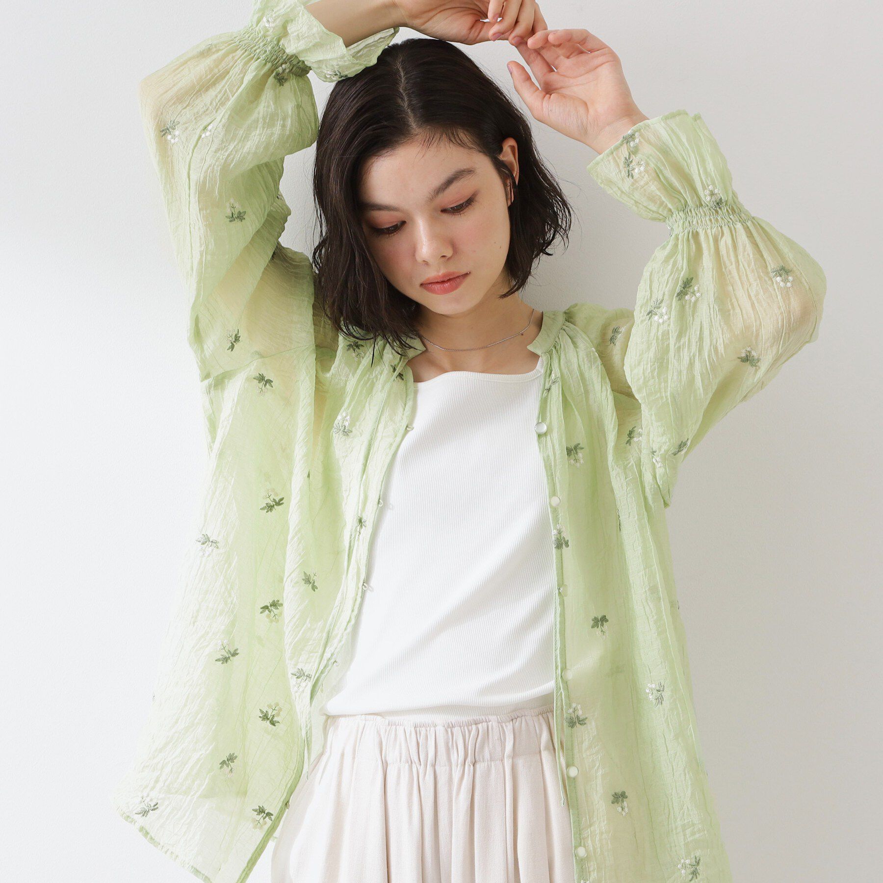 THE SHOP TK「華やぎを添える 花柄刺繍ブラウス」|シャツ・ブラウス|ライトグリーン(12