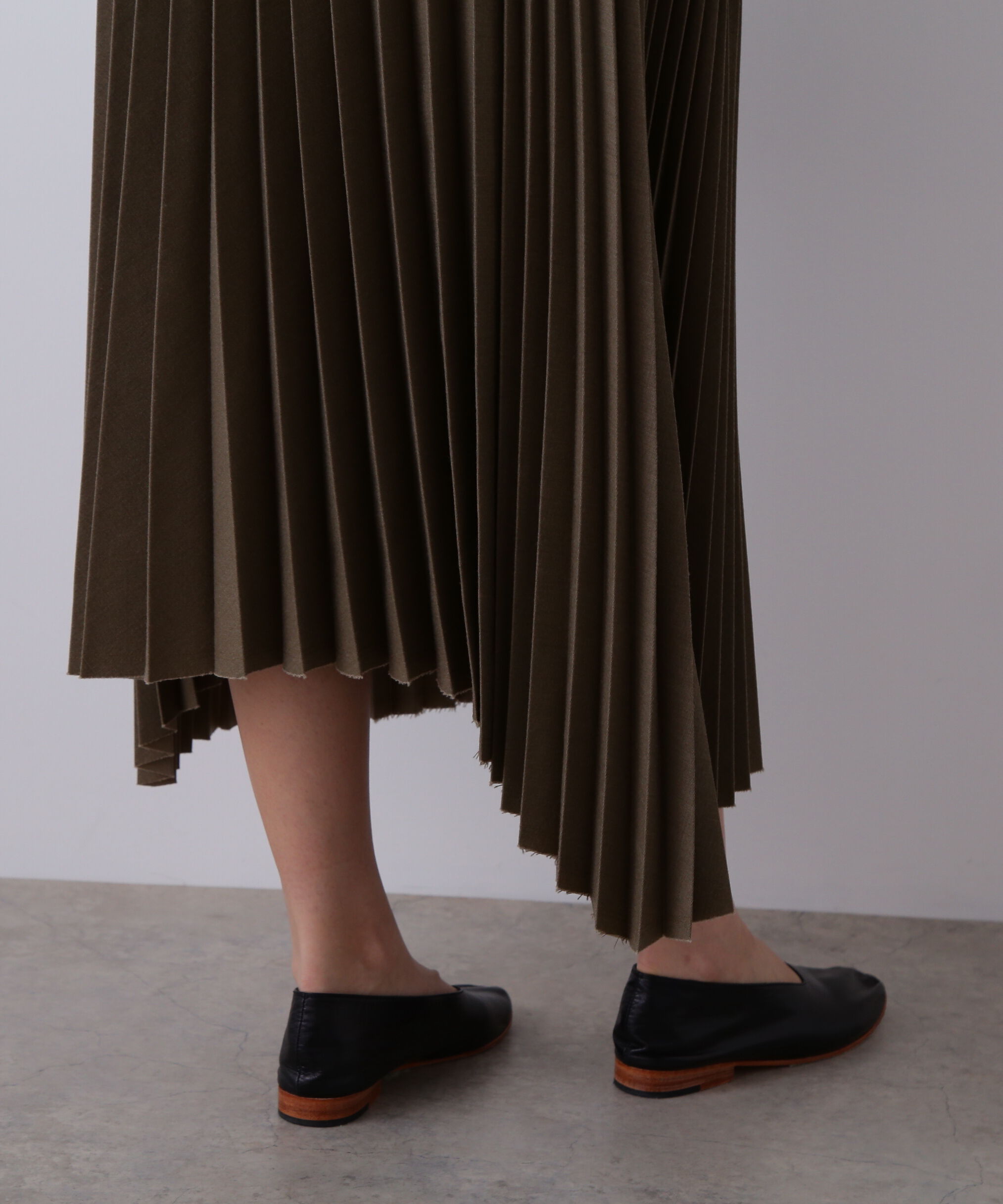YLEVE 「YLEVE / VINTAGE PIGMENTDYE WOOL PLEATED SKIRT」|スカート|