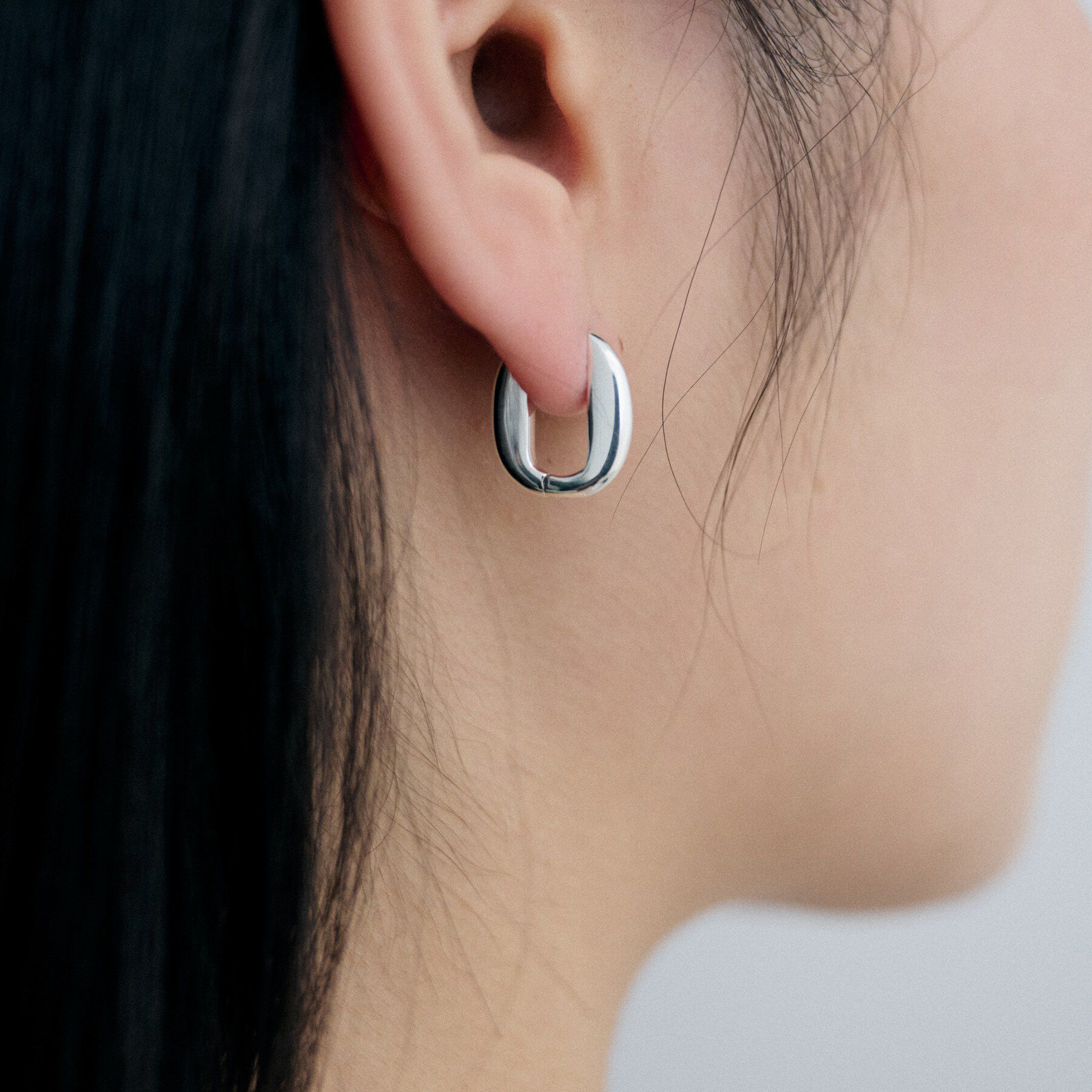 COCOSHNIK ONKITSCH「シルバー ハギーフープ トラックピアス」|ピアス|
