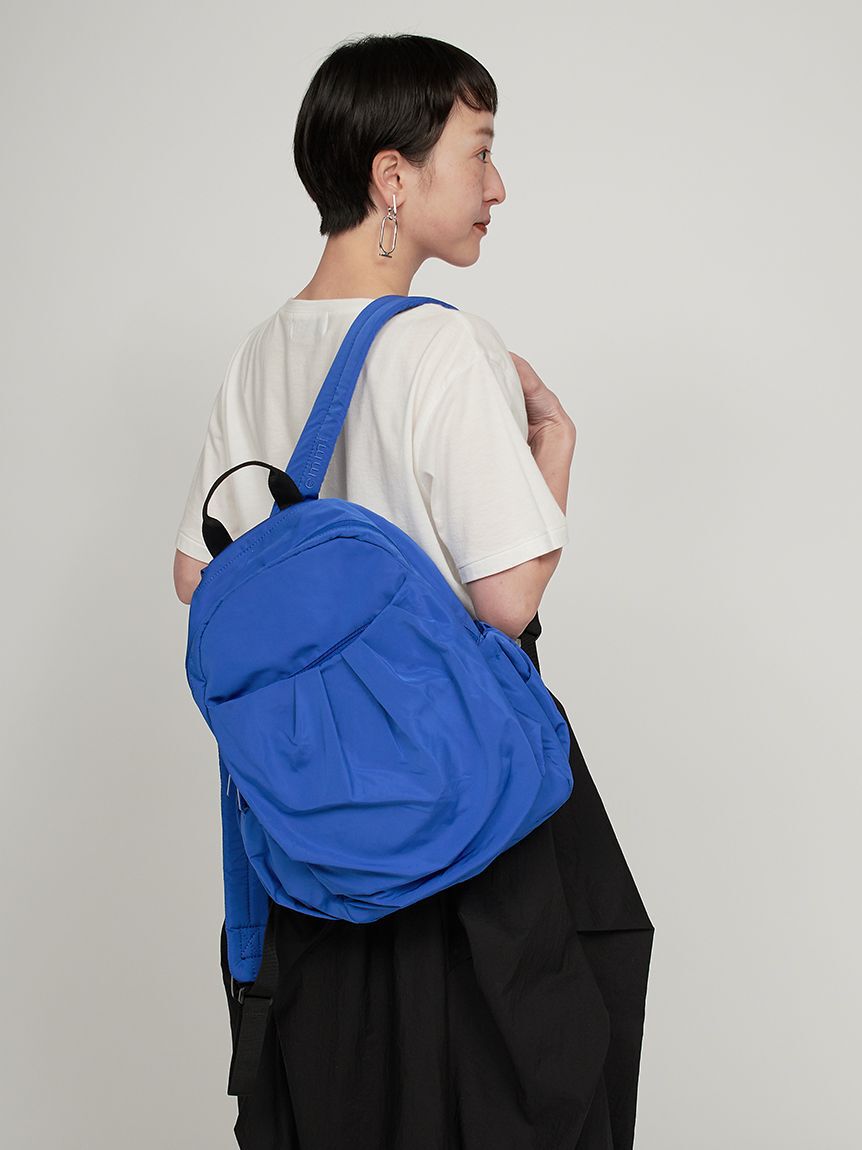 emmi atelier「【ONLINE限定カラー】eco 撥水ミニギャザーボディーバックパック」|リュック|