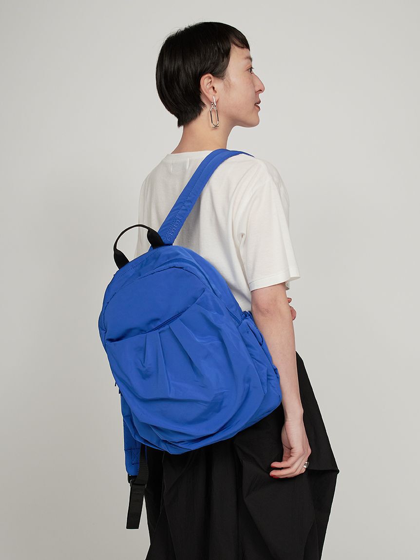 emmi atelier「【ONLINE限定カラー】eco 撥水ミニギャザーボディーバックパック」|リュック|BLU
