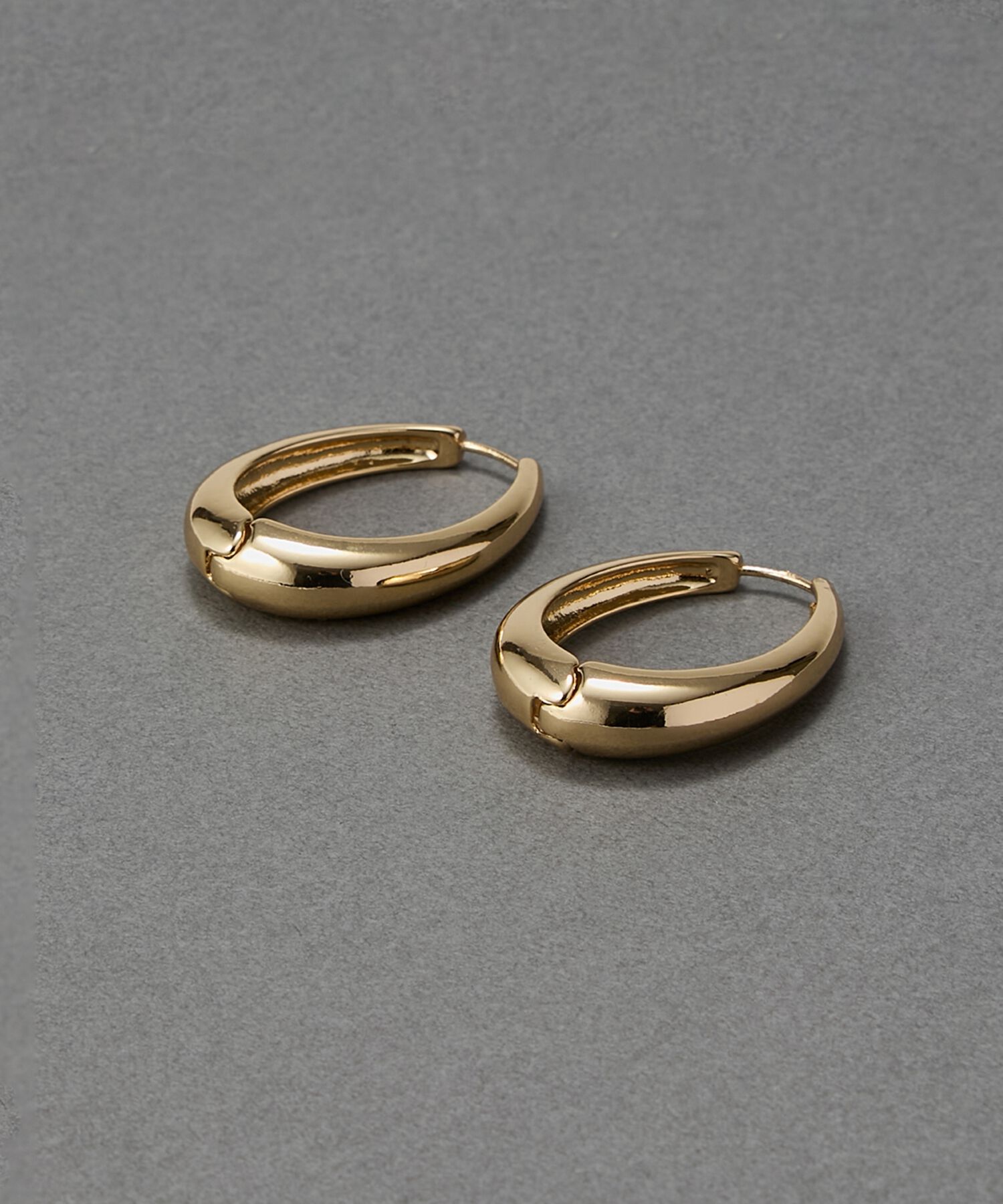 Phoebe「【金属アレルギー対応】プライムオーバルフープピアス　ゴールド」|ピアス|