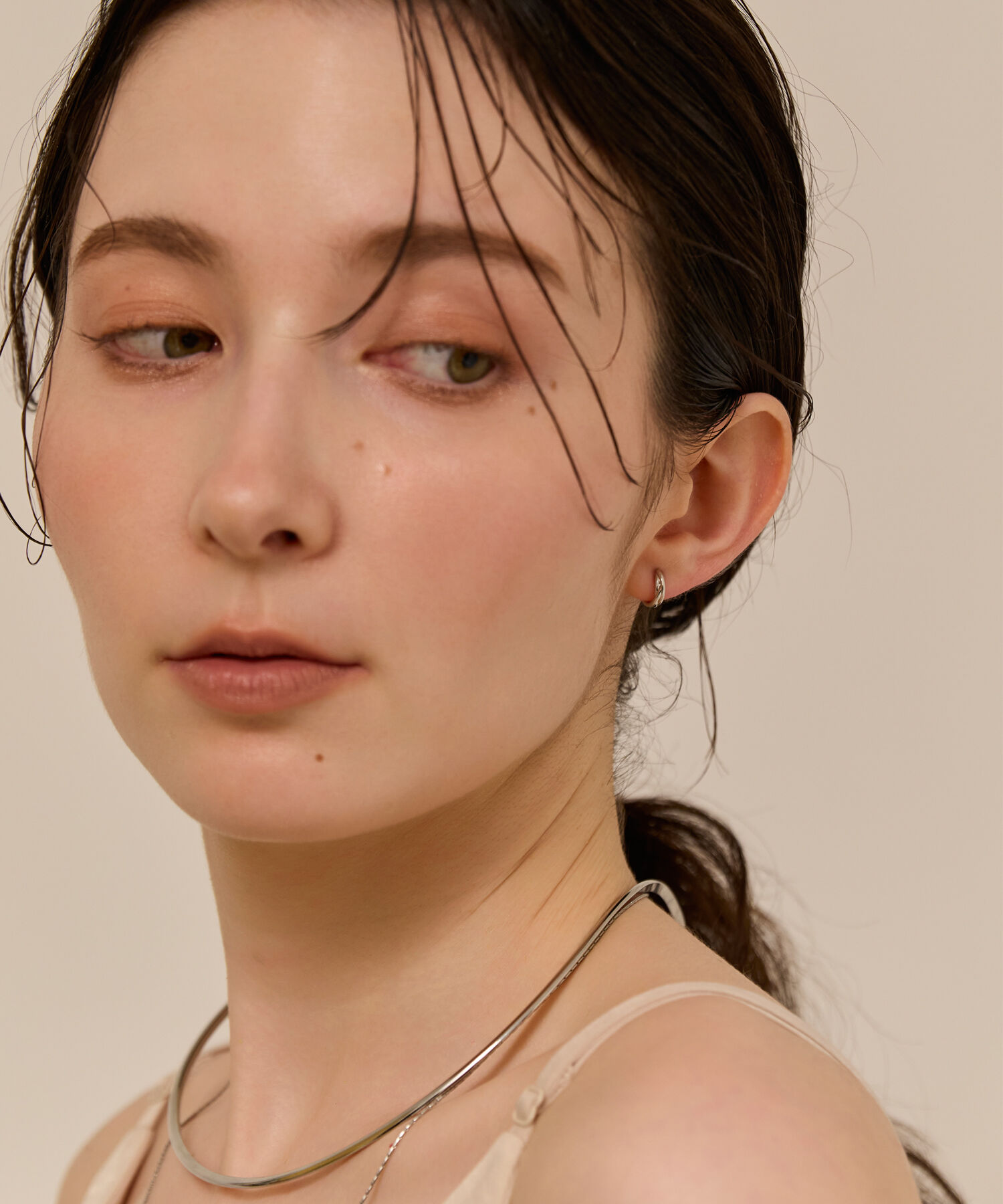 Phoebe「【金属アレルギー対応】ラインフープワンタッチピアス　シルバー/ニッケルフリー」|ピアス|