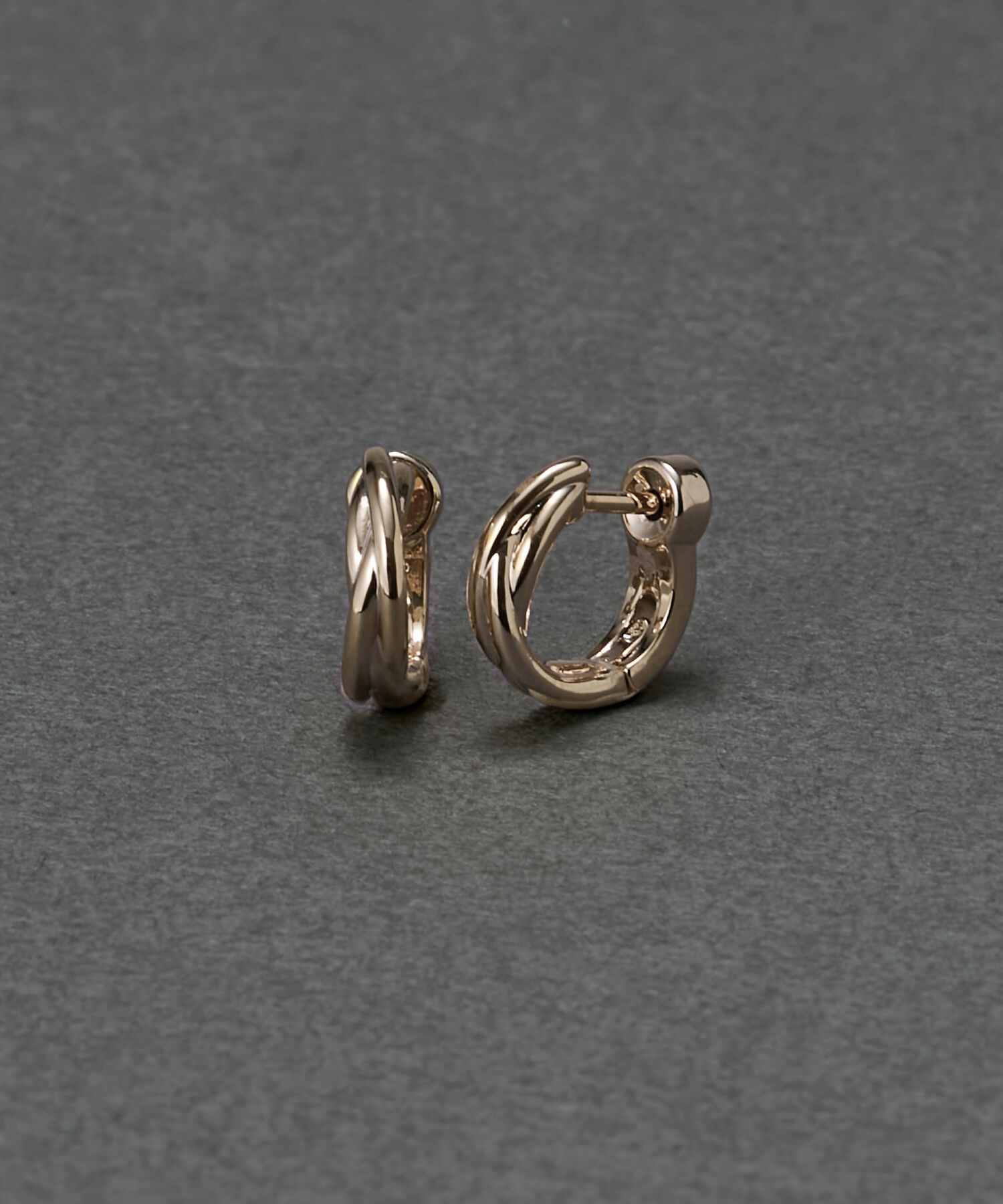 Phoebe「【金属アレルギー対応】ラインフープワンタッチピアス　シャンパンゴールド/ニッケルフリー」|ピアス|