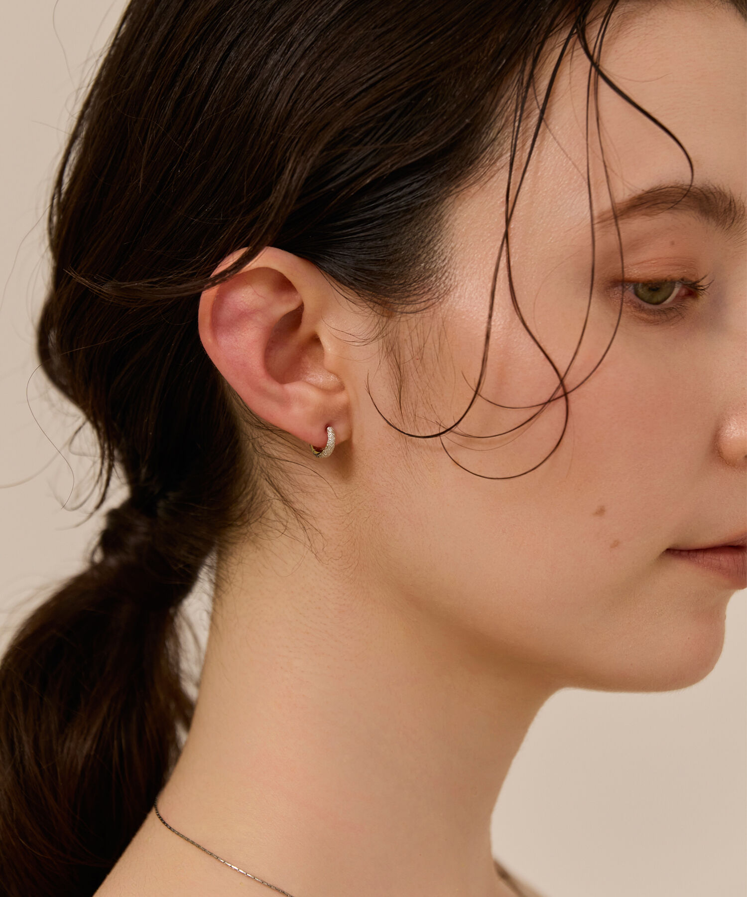 Phoebe「【金属アレルギー対応】サテンフープワンタッチピアス　シルバー/ニッケルフリー」|ピアス|