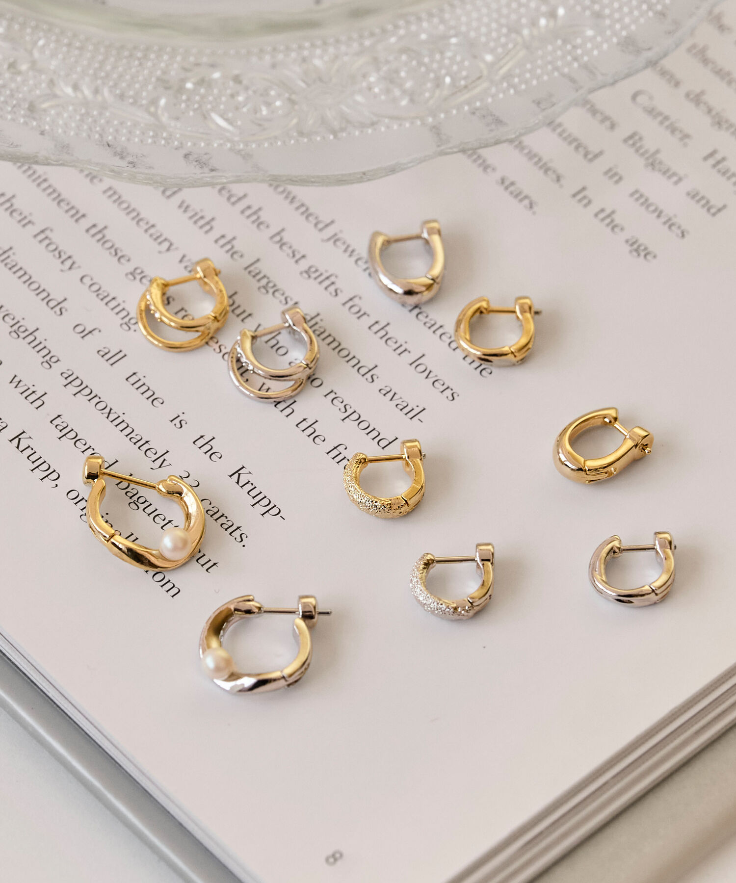 Phoebe「【金属アレルギー対応】ポイントビジューワンタッチピアス　ゴールド/ニッケルフリー」|ピアス|