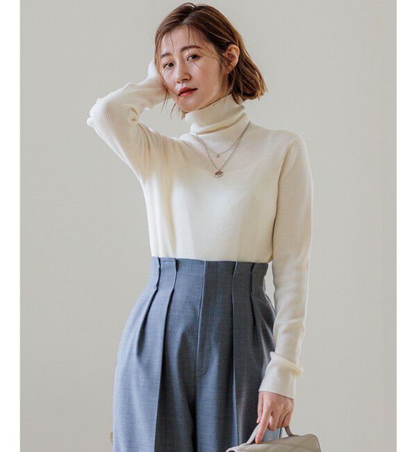 23区「【Oggi1月号/CLASSY.11月号掲載】ウーステッドウール リブタートルネック ニット」|ニット・セーター|ホワイト系