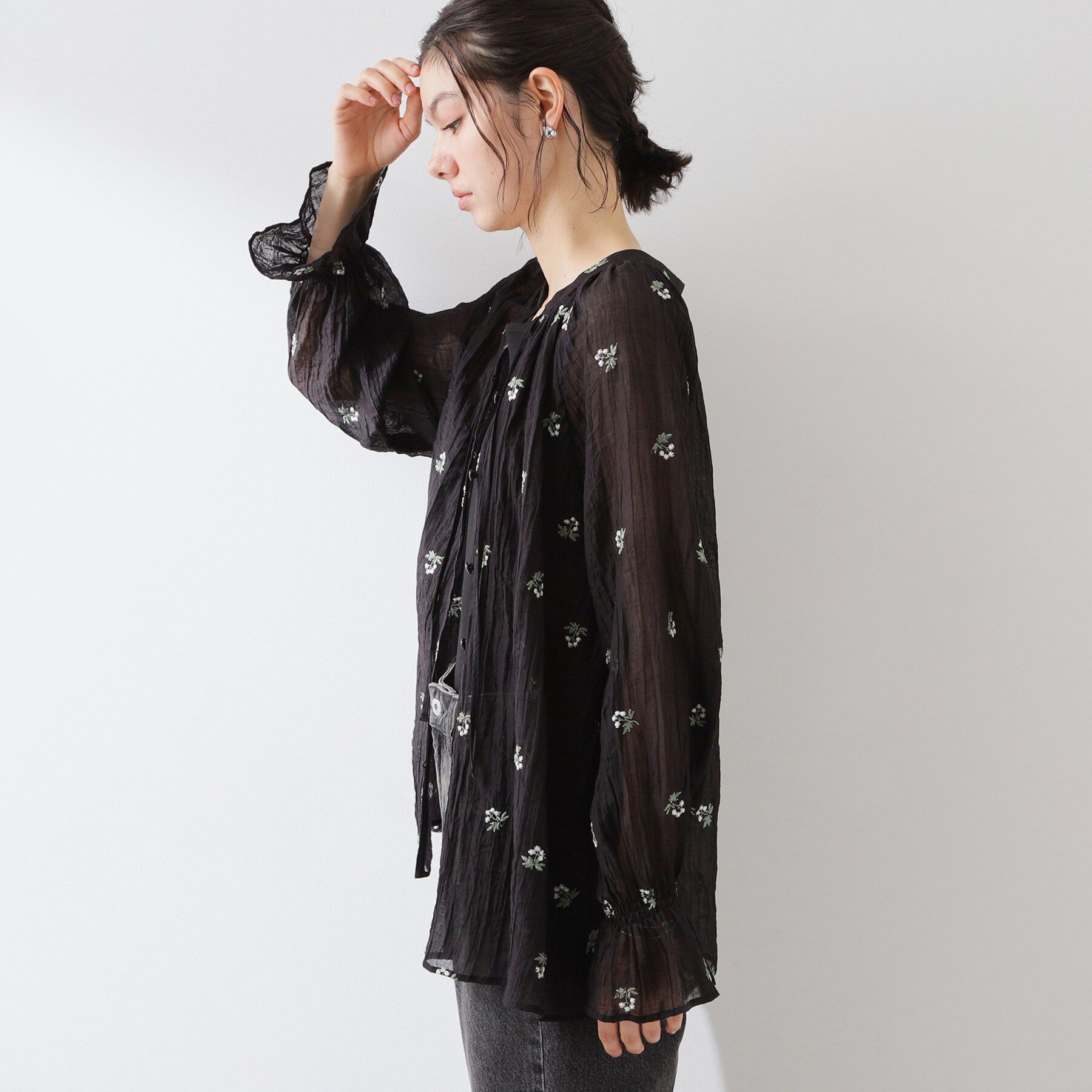 THE SHOP TK「華やぎを添える 花柄刺繍ブラウス」|シャツ・ブラウス|