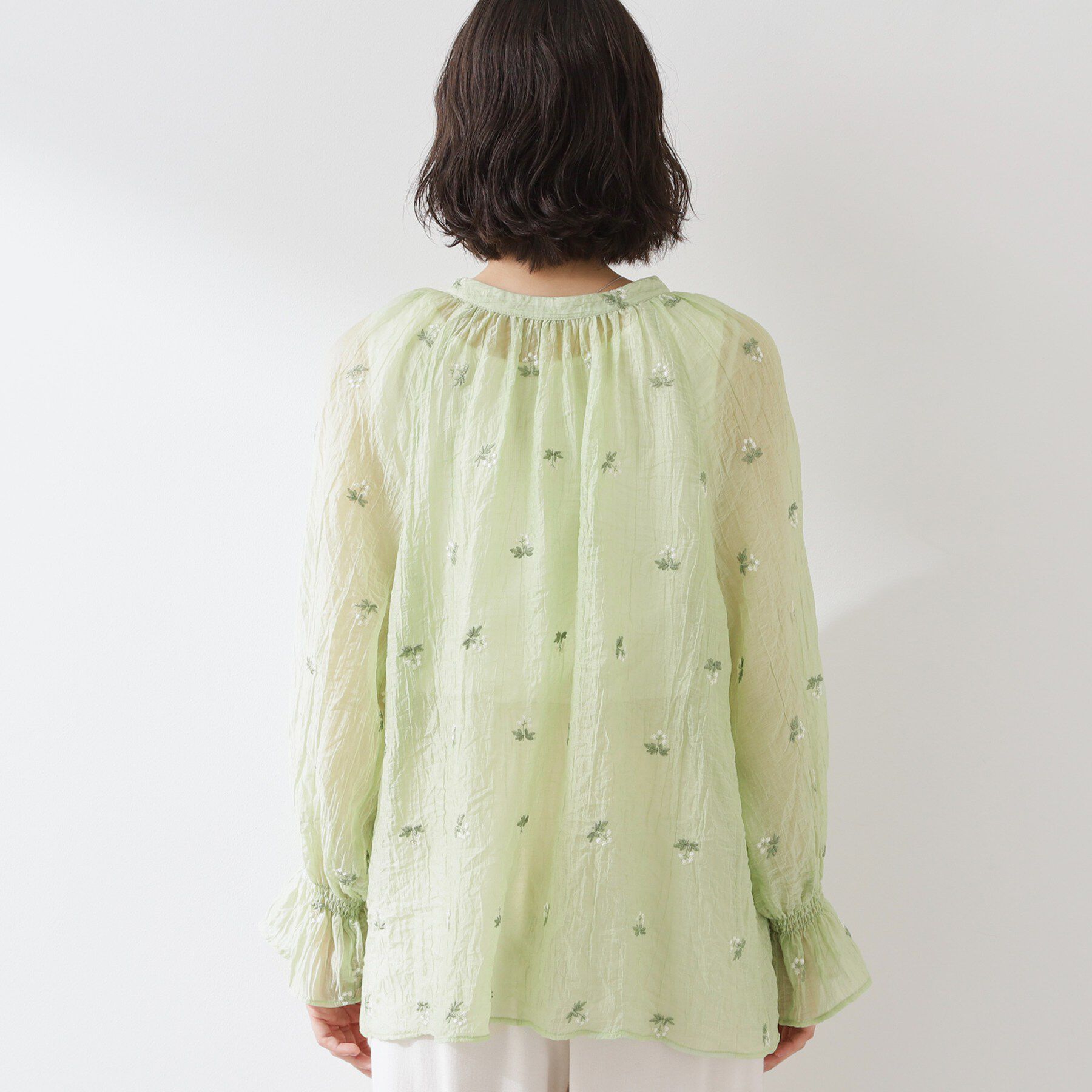 THE SHOP TK「華やぎを添える 花柄刺繍ブラウス」|シャツ・ブラウス|