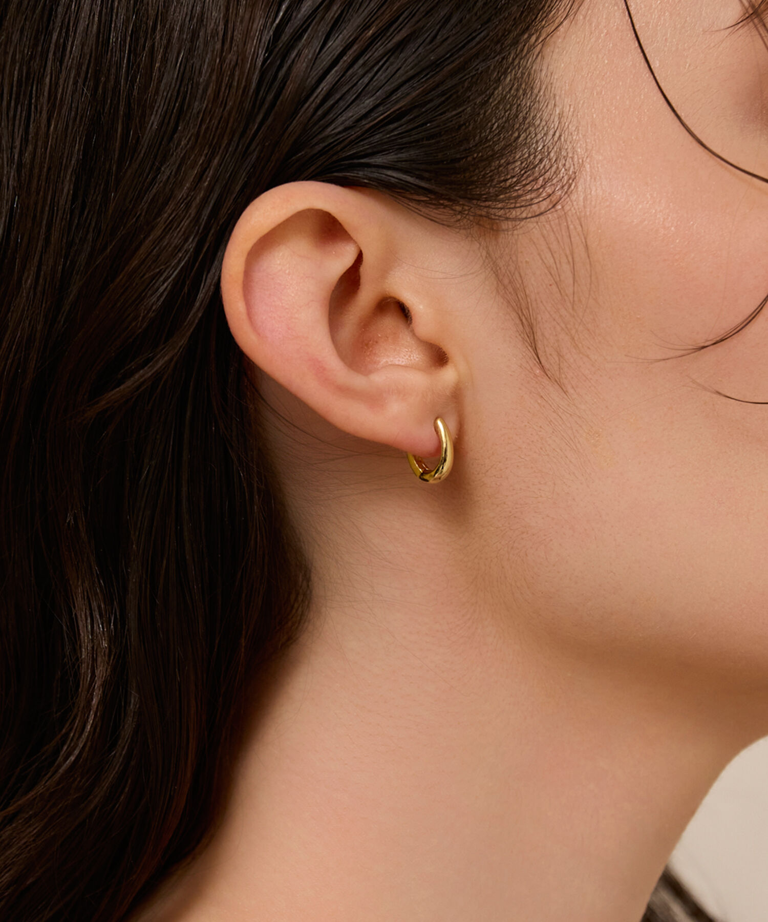 Phoebe「【金属アレルギー対応】スキニードロップフープワンタッチピアス　ゴールド/ニッケルフリー」|ピアス|