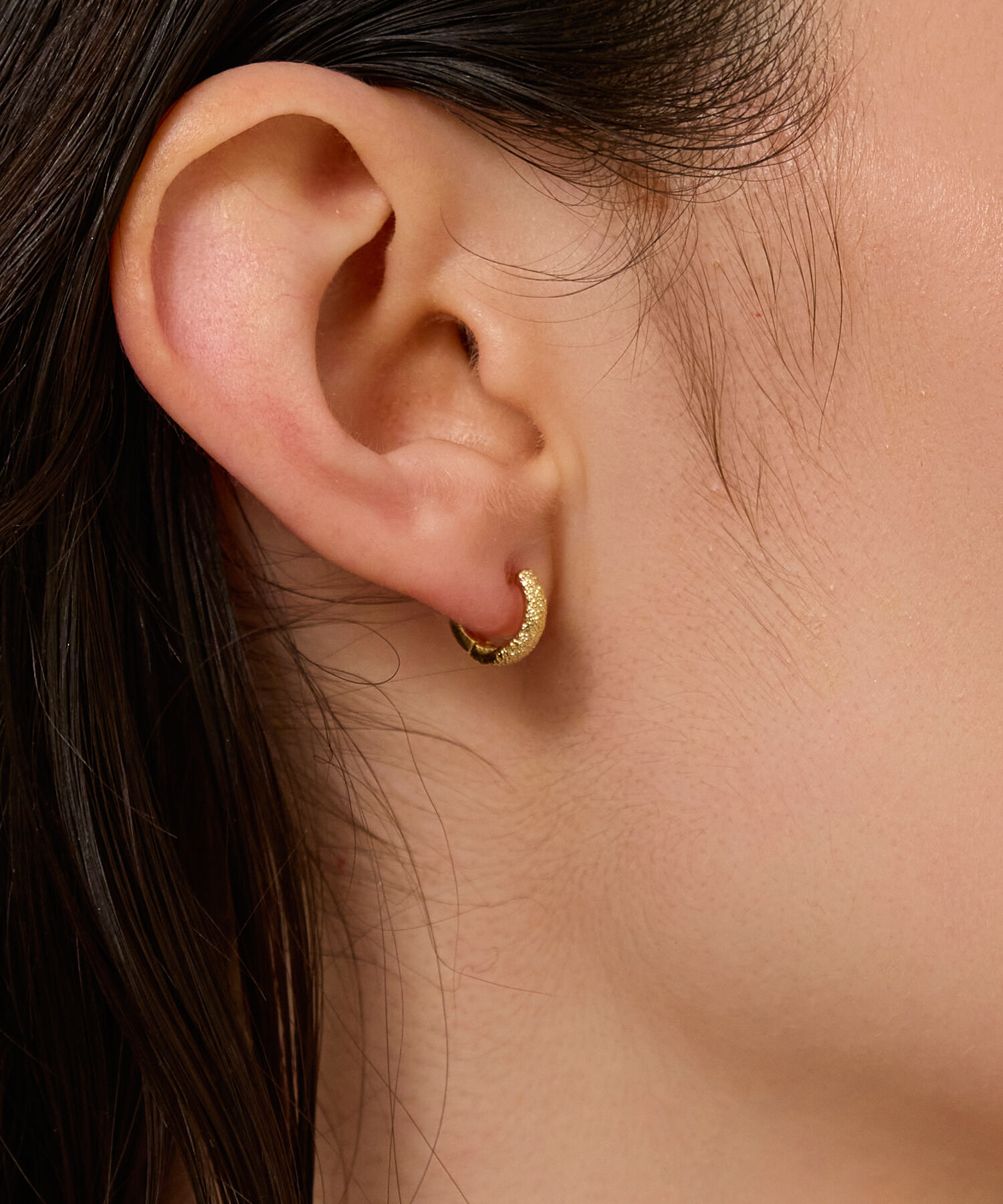 Phoebe「【金属アレルギー対応】サテンフープワンタッチピアス　ゴールド/ニッケルフリー」|ピアス|