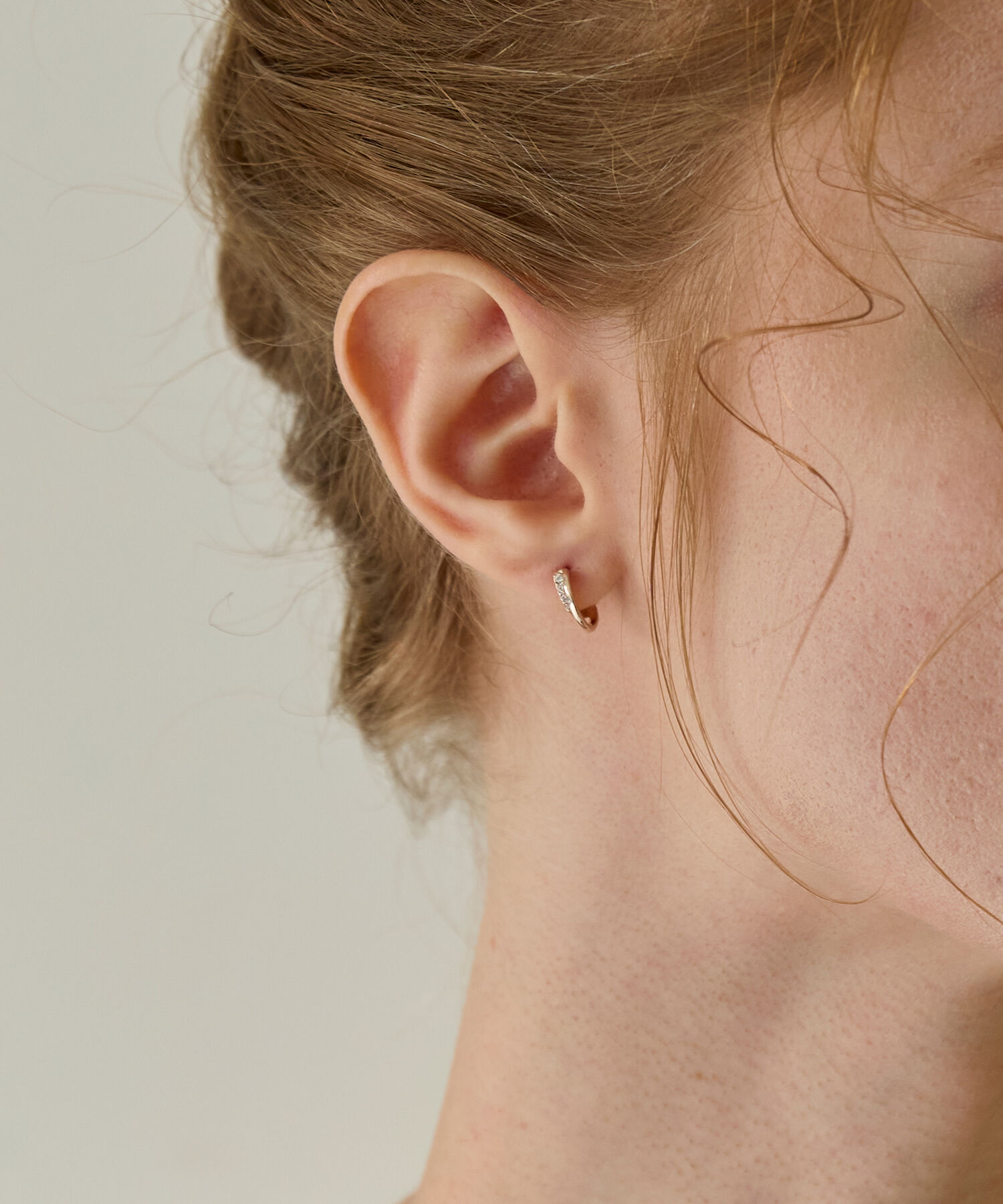 Phoebe「【金属アレルギー対応】ポイントビジューワンタッチピアス　シャンパンゴールド/ニッケルフリー」|ピアス|