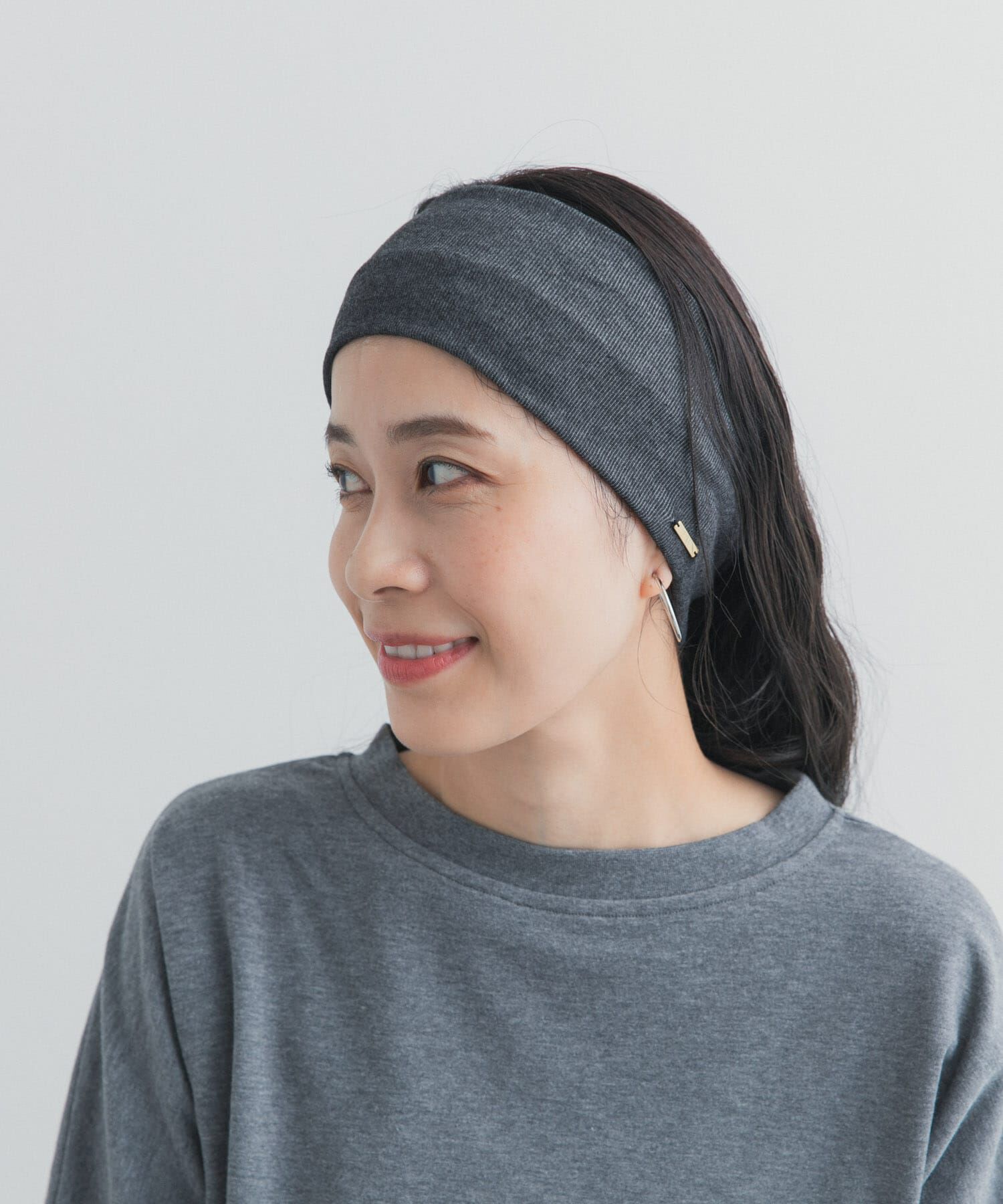 URBAN RESEARCH DOORS「プレート付きヘアバンド」|ヘアバンド|チャコールグレー
