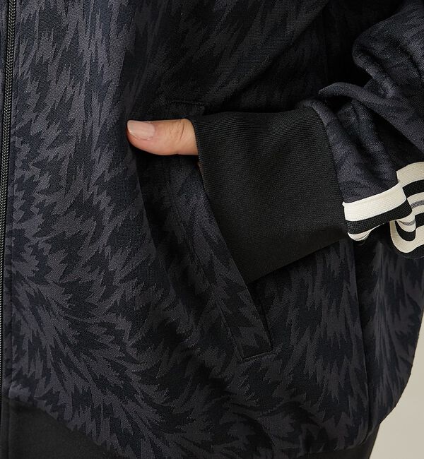 ABAHOUSE「【ELEY KISHIMOTO&times;FILA】イーリーキシモト&times;フィラ トラックトッ」|ブルゾン・スタジャン|