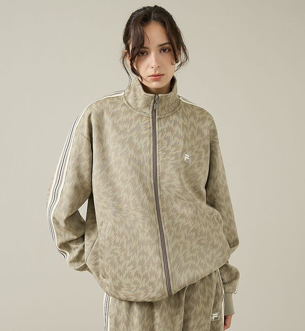 ABAHOUSE「【ELEY KISHIMOTO&times;FILA】イーリーキシモト&times;フィラ トラックトッ」|ブルゾン・スタジャン|カーキ