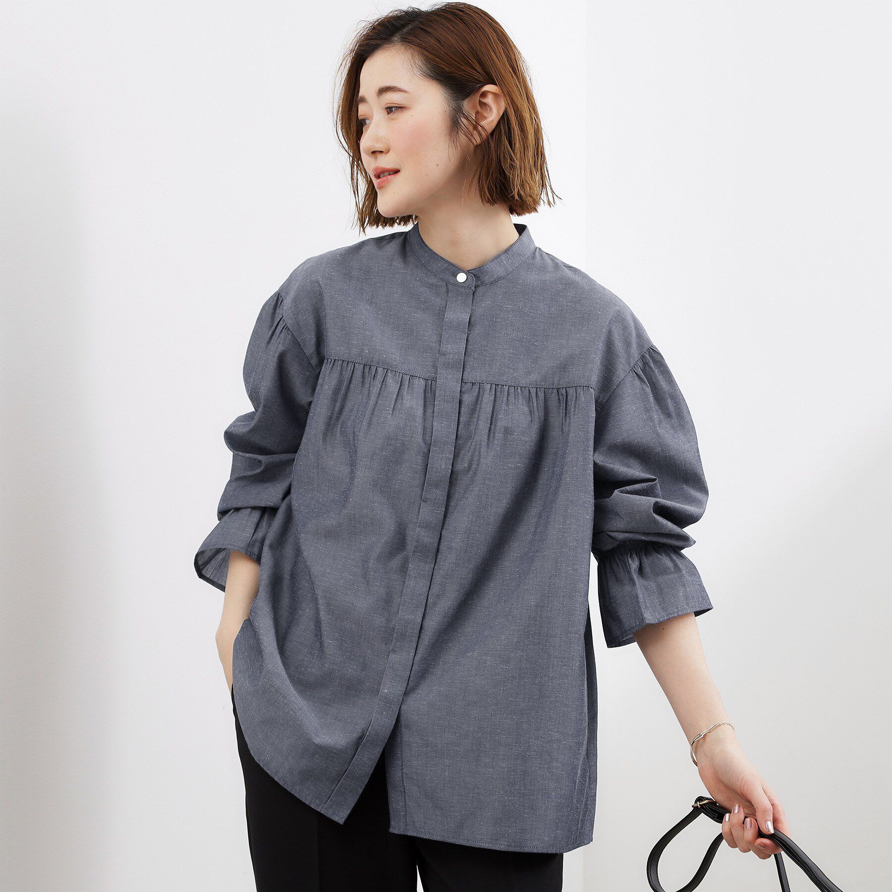 grove「【貴島明日香さん着用／イージーケア／接触冷感】麻混スタンドギャザーシャツ」|シャツ・ブラウス|