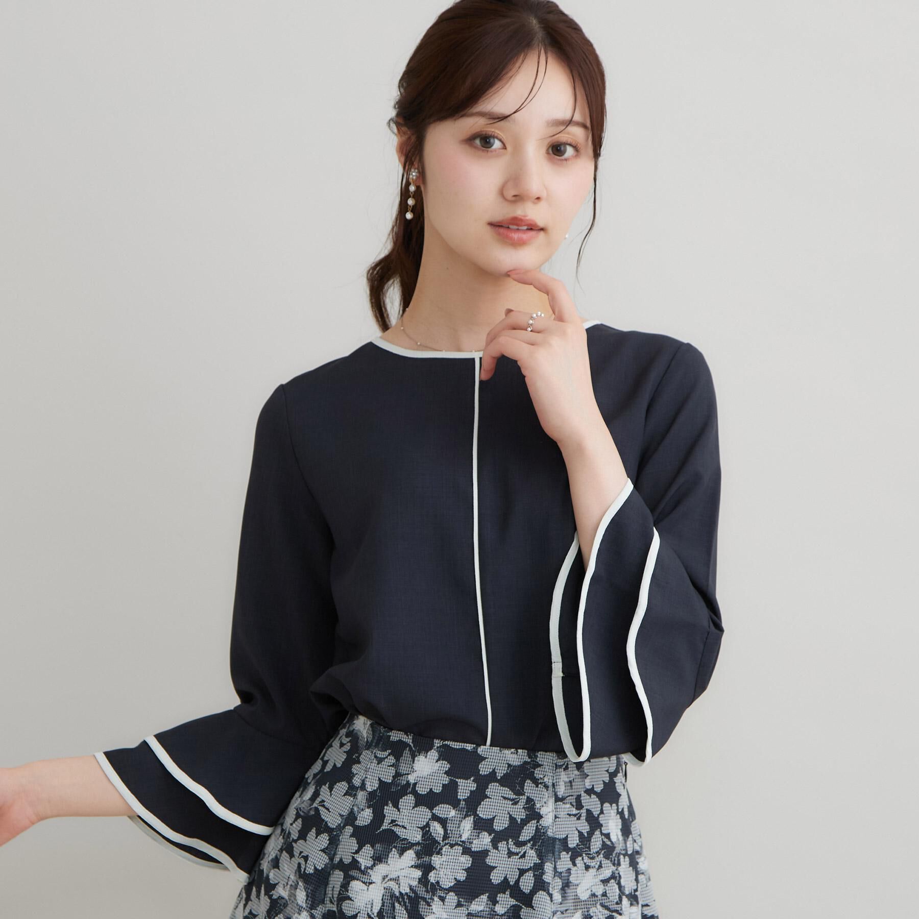 Couture broach「【イージーケア・接触冷感・吸水速乾】配色ラッフルブラウス」|シャツ・ブラウス|