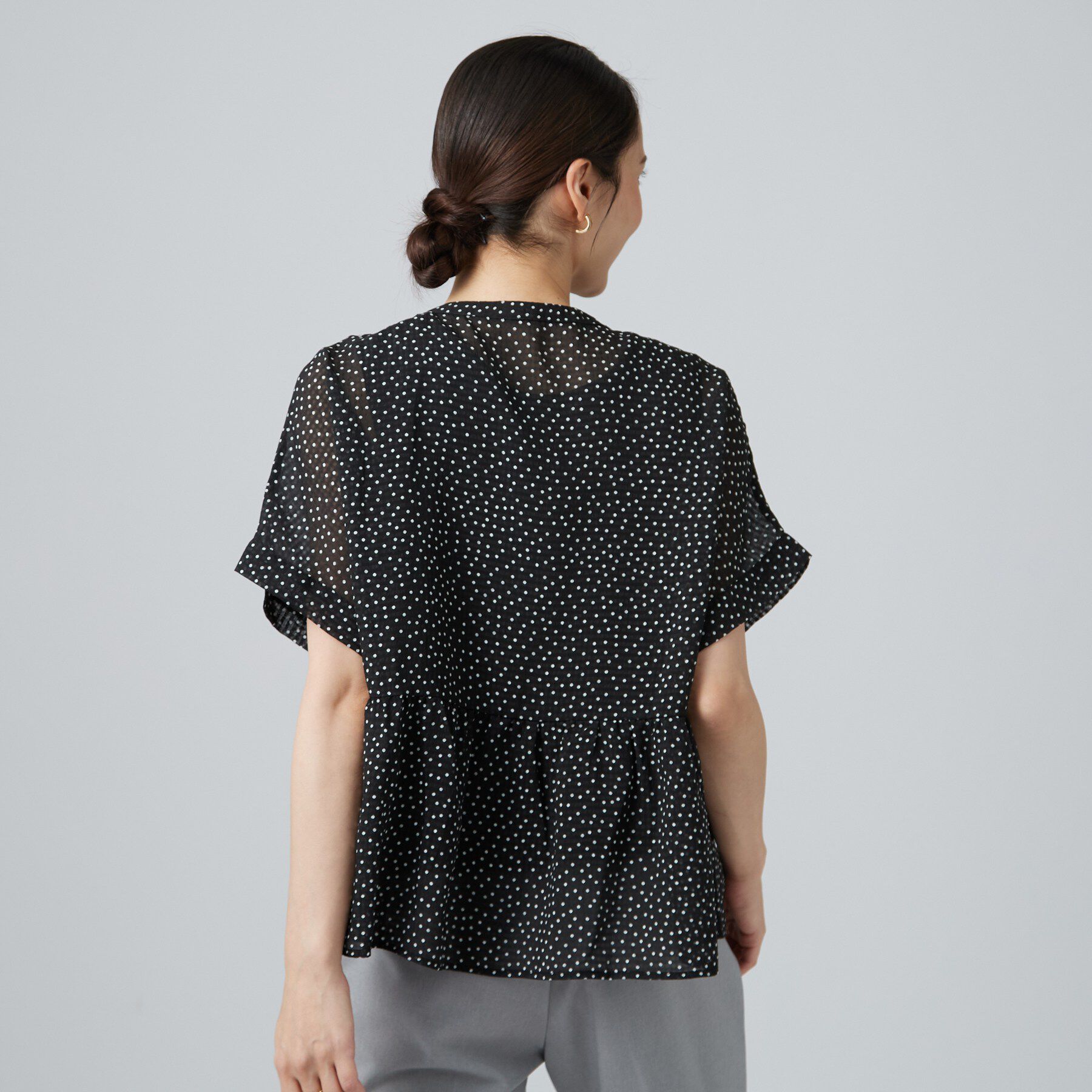 SHOO･LA･RUE「【体型カバー/洗濯機可】二の腕とお腹周りが隠せる シアーペプラムブラウス」|シャツ・ブラウス|