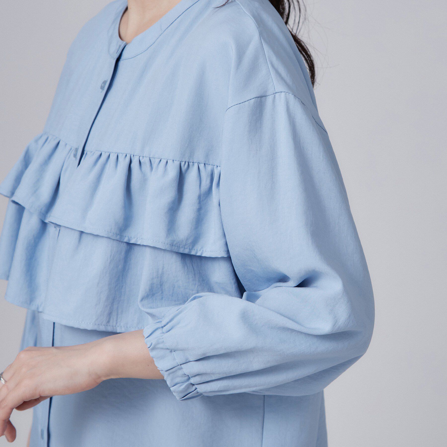 SHOO･LA･RUE「【S-LL/洗濯機可】1枚で華やか フロントティアードブラウス」|シャツ・ブラウス|