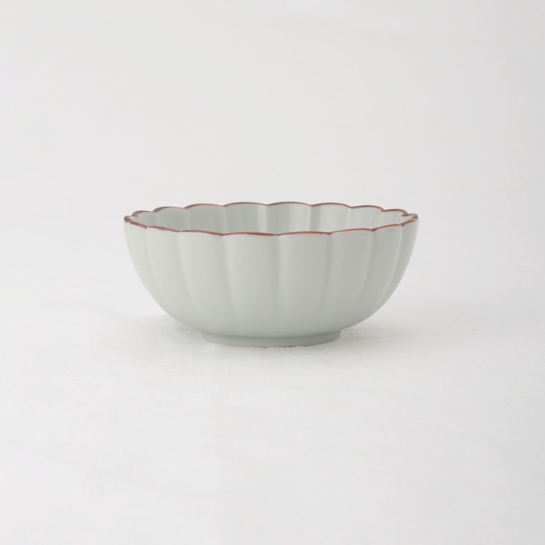 212 KITCHEN STORE「呉須猫 菊割小付 背伸び」|食器・キッチングッズ|
