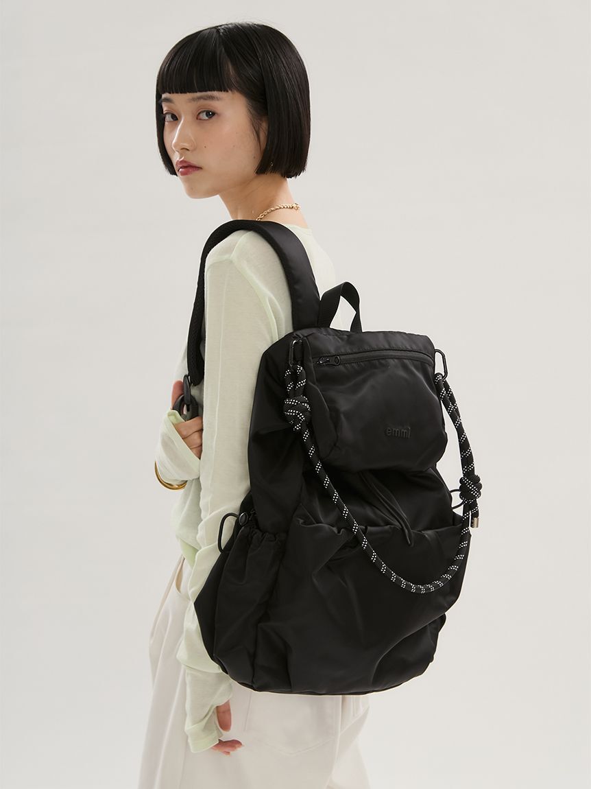 emmi atelier「【ONLINE限定カラーあり】マルチユースバックパック」|リュック|BLK