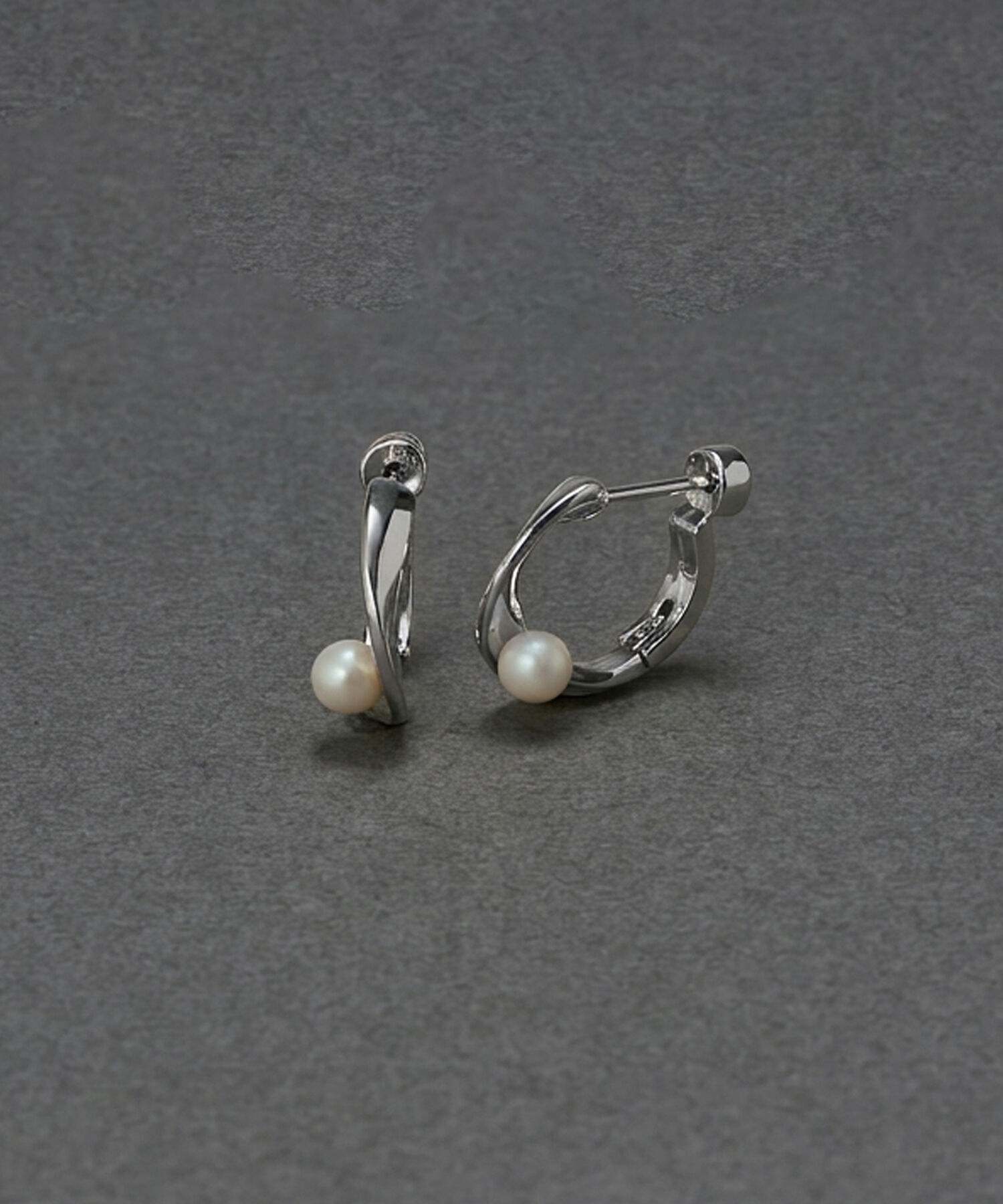 Phoebe「【金属アレルギー対応】ライナーパールフープワンタッチピアス　シルバー/ニッケルフリー」|ピアス|