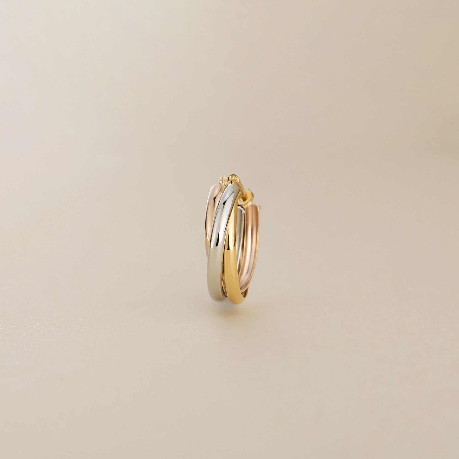 COCOSHNIK「K18&times;プラチナ トリニティー フープピアス（YG&times;PG）」|ピアス|